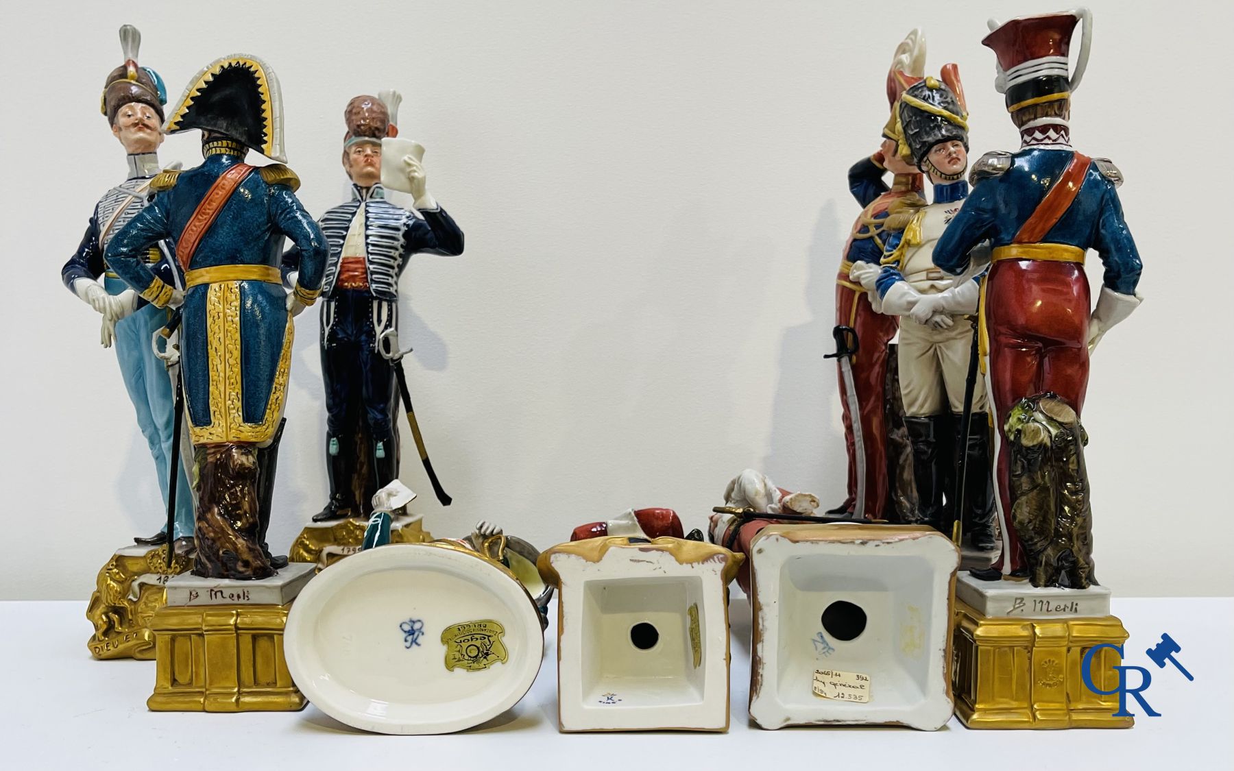 Europees porselein: Lot van 10 porseleinen figuren uit de Napoleontische tijd.