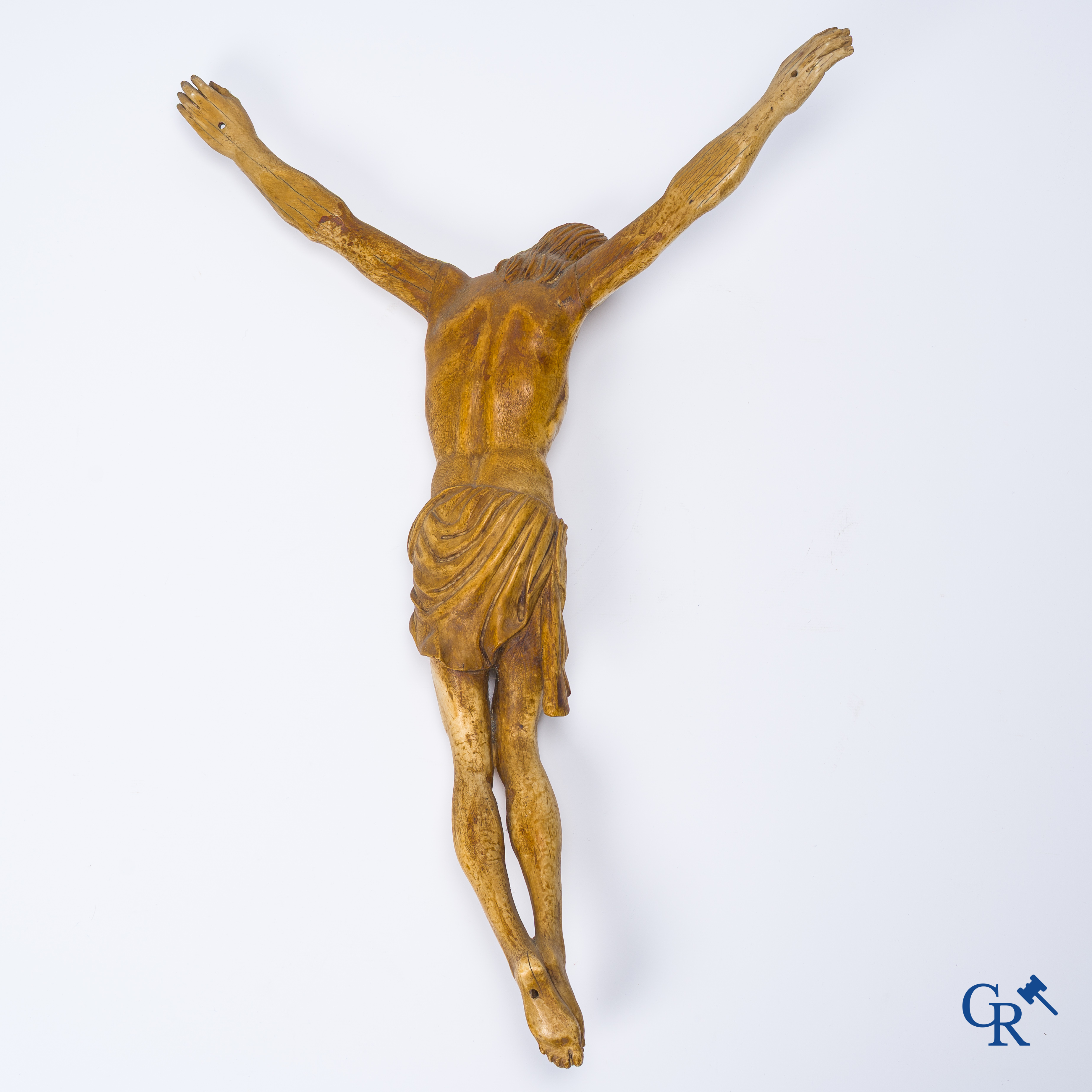 Religieuze objecten, een grote corpus in gesneden ivoor. Europees werk. 18e-19e eeuw.