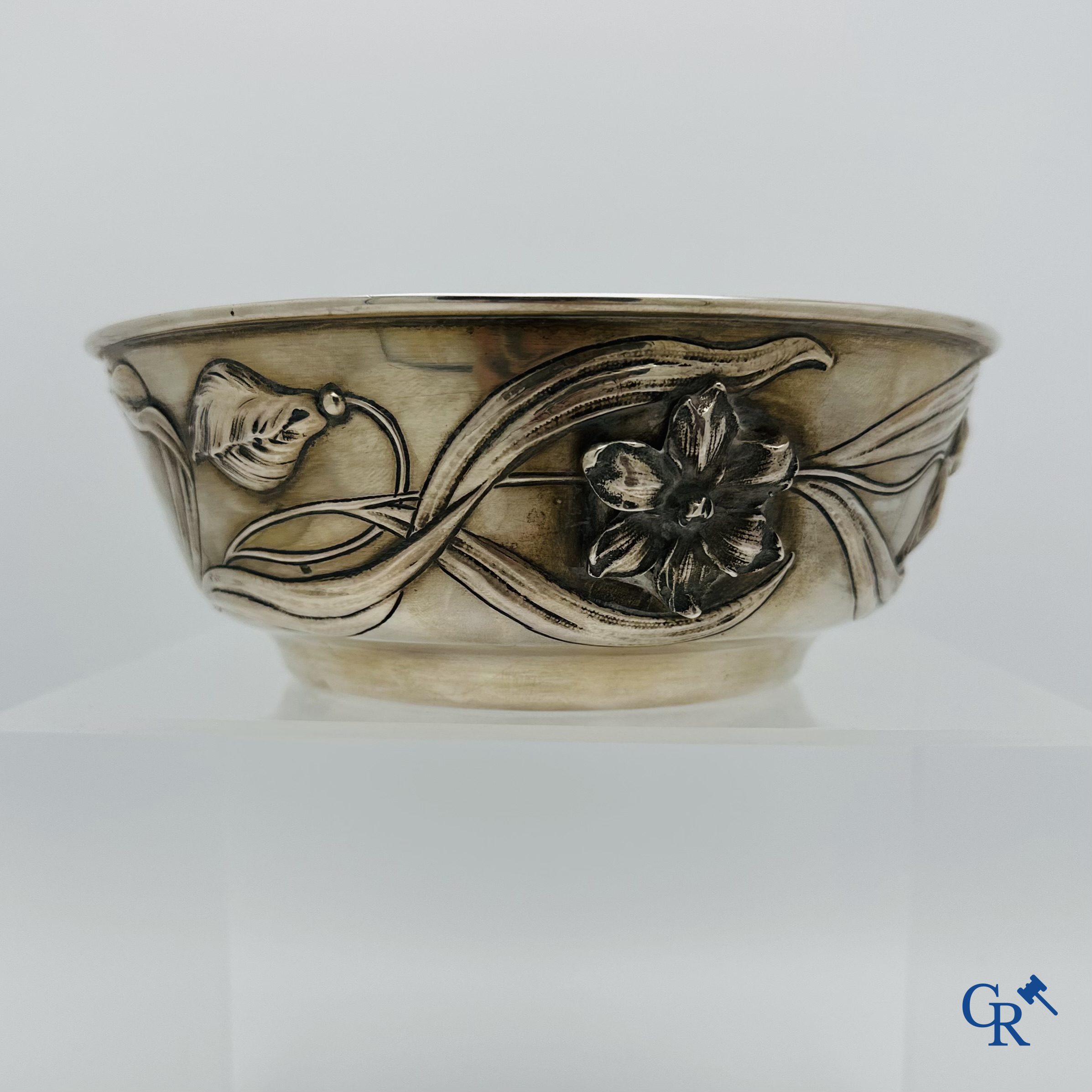 Art Nouveau: Silver dish with floral decor. Hallmarks: Jäger - RK - Minerva