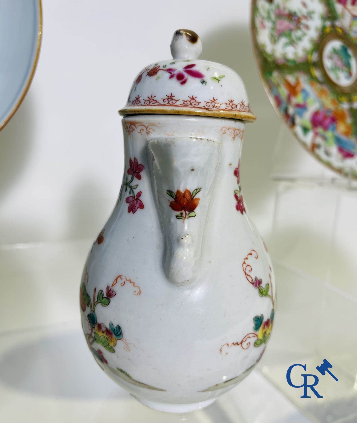 Porcelaine chinoise: 16 pièces de porcelaine chinoise XVIIIème et XIXème.