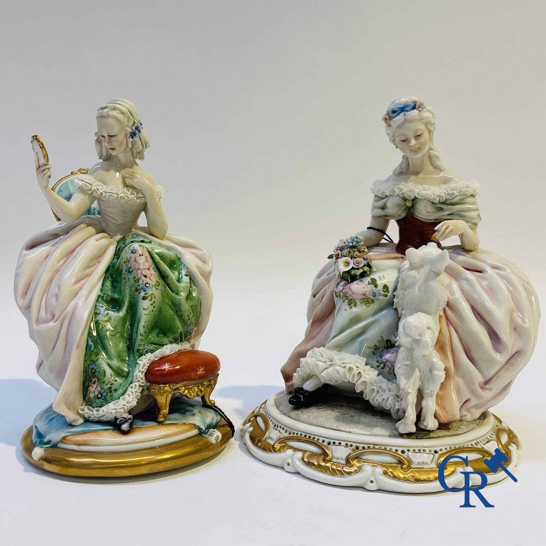 Porcelaine: Capodimonte: 2 groupes en porcelaine italienne avec dentelle.