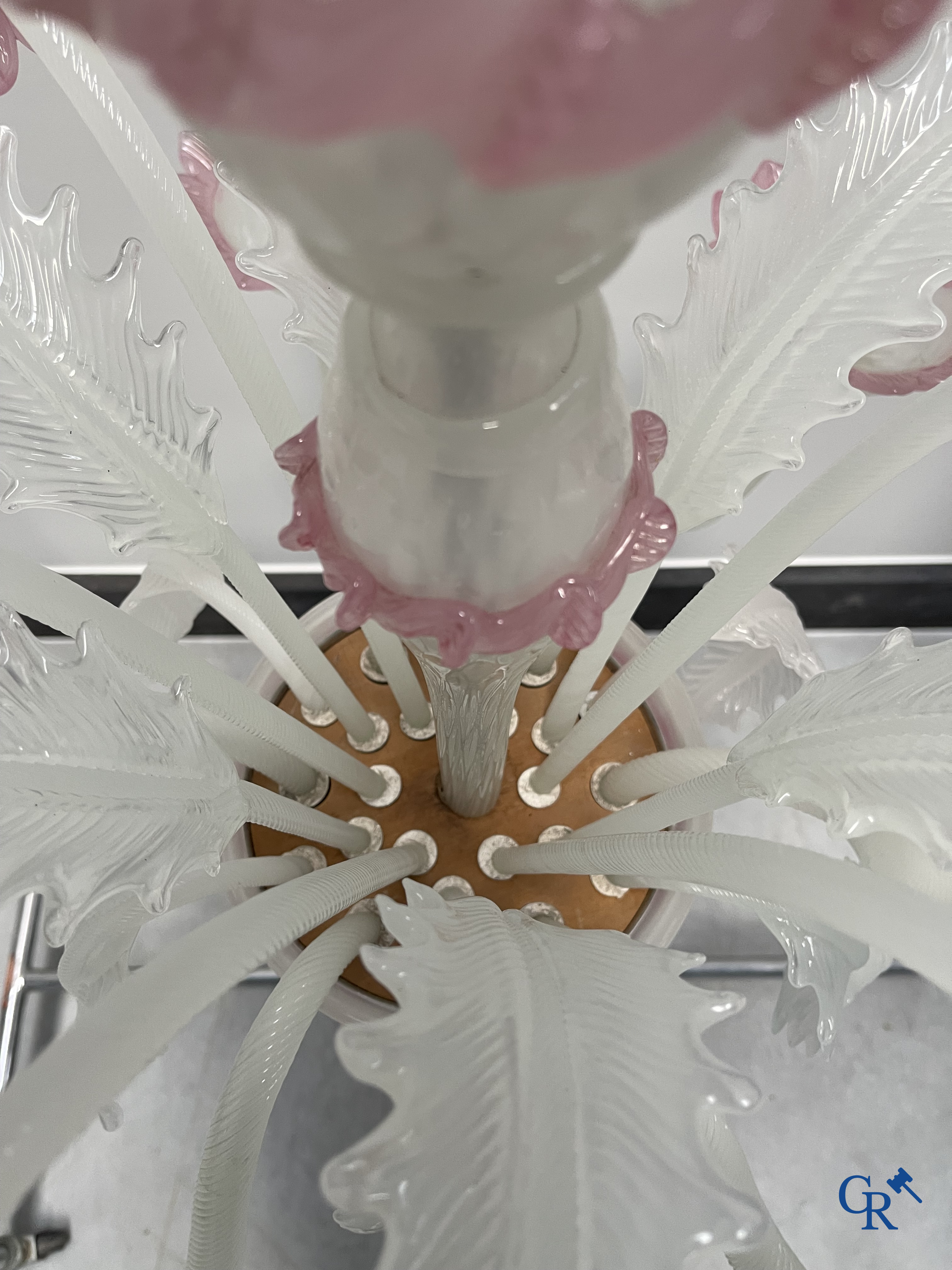 2 grands lustres vénitiens.