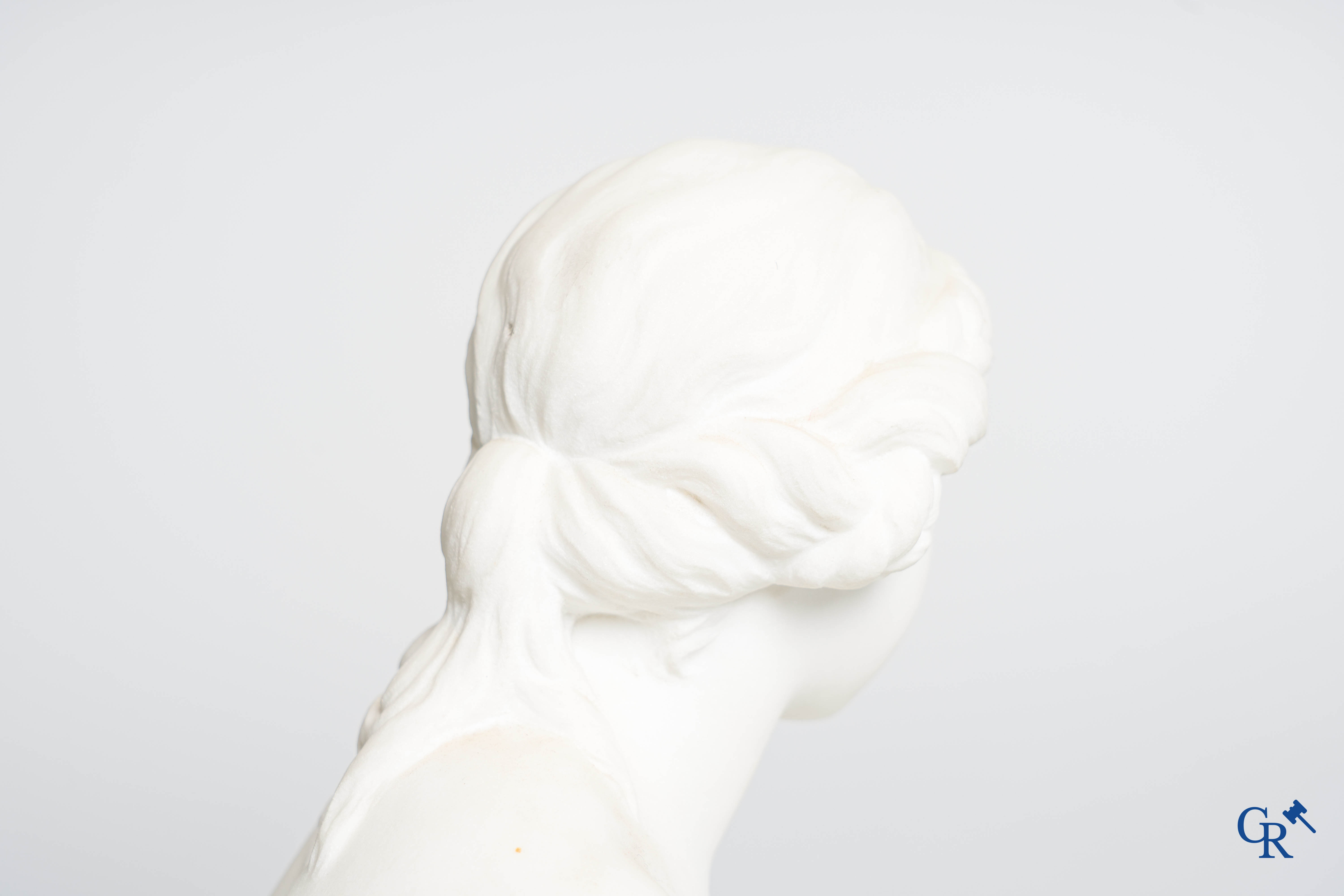 Falconet. Bathing Venus. Beautiful statue in Carrara marble after Etienne Maurice Falconet. Signed Falconet.