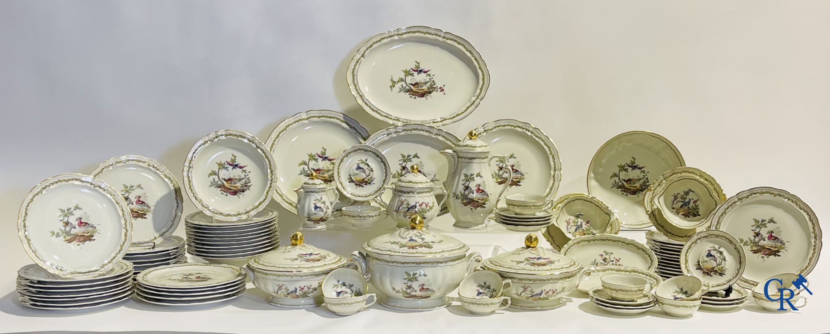 Limoges. L. Bernardaud & Cie. Prachtig servies in Limoges porselein. Model Chevreuse.