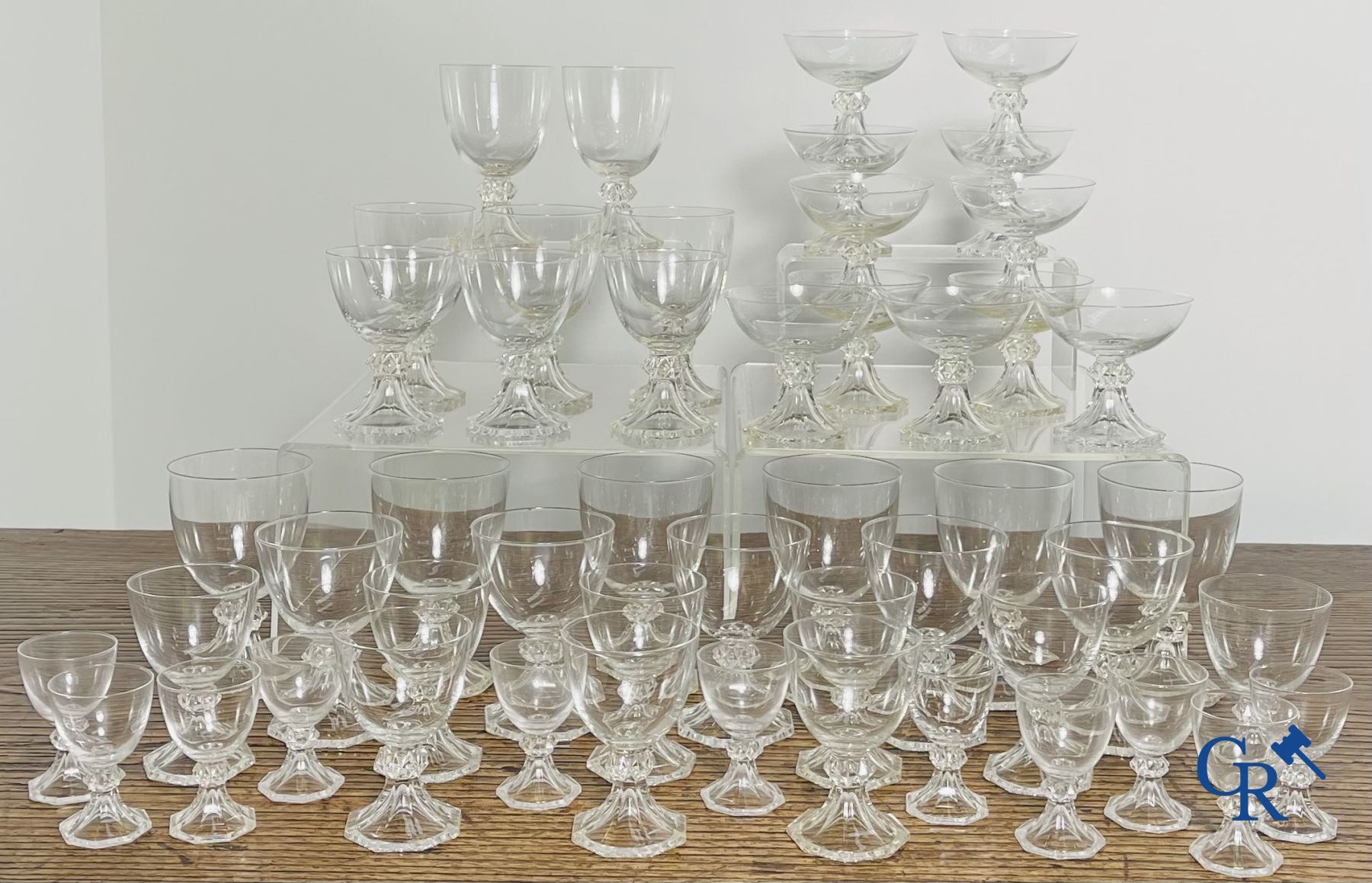 Val Saint Lambert: Une série d'environ 50 verres en cristal modele Yale.