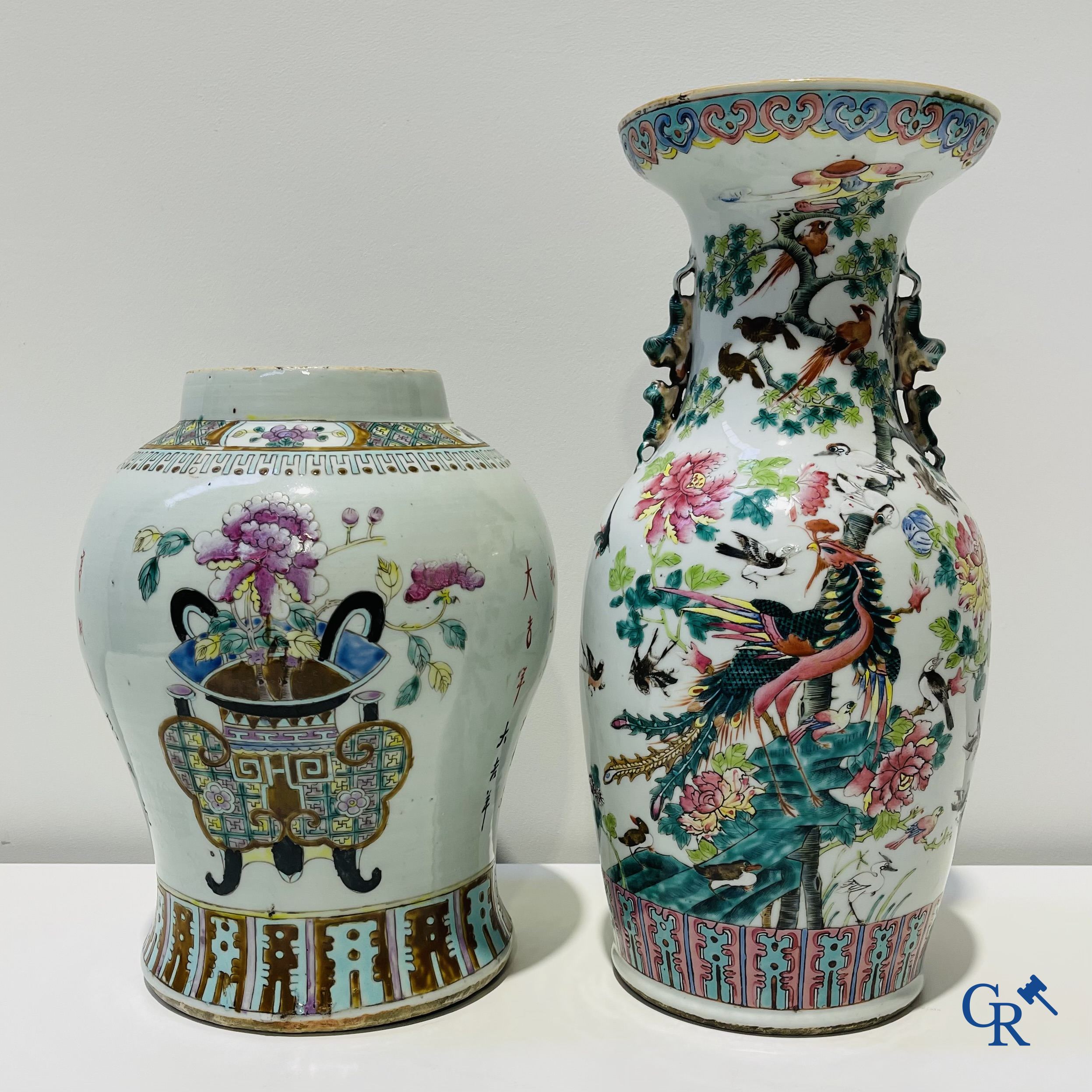 Chinese porcelain: A Chinese porcelain vase with phoenixes and blossoms and a potiche with mobilierendecor. 19th century.