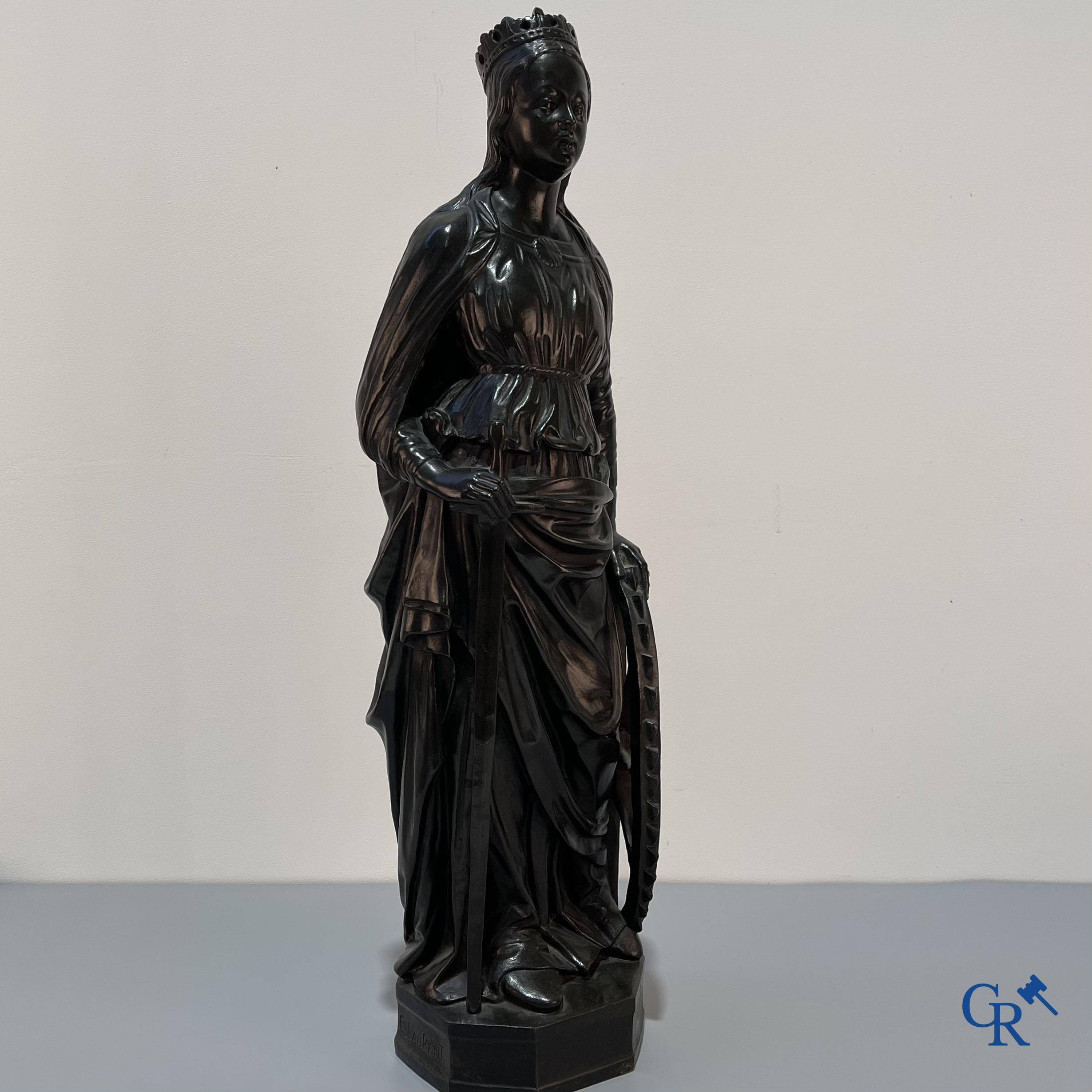 Eugène Laurent (1832-1898) Bronzen beeld met donkere patina van Catharina van Alexandrië met zwaard en karrewiel.