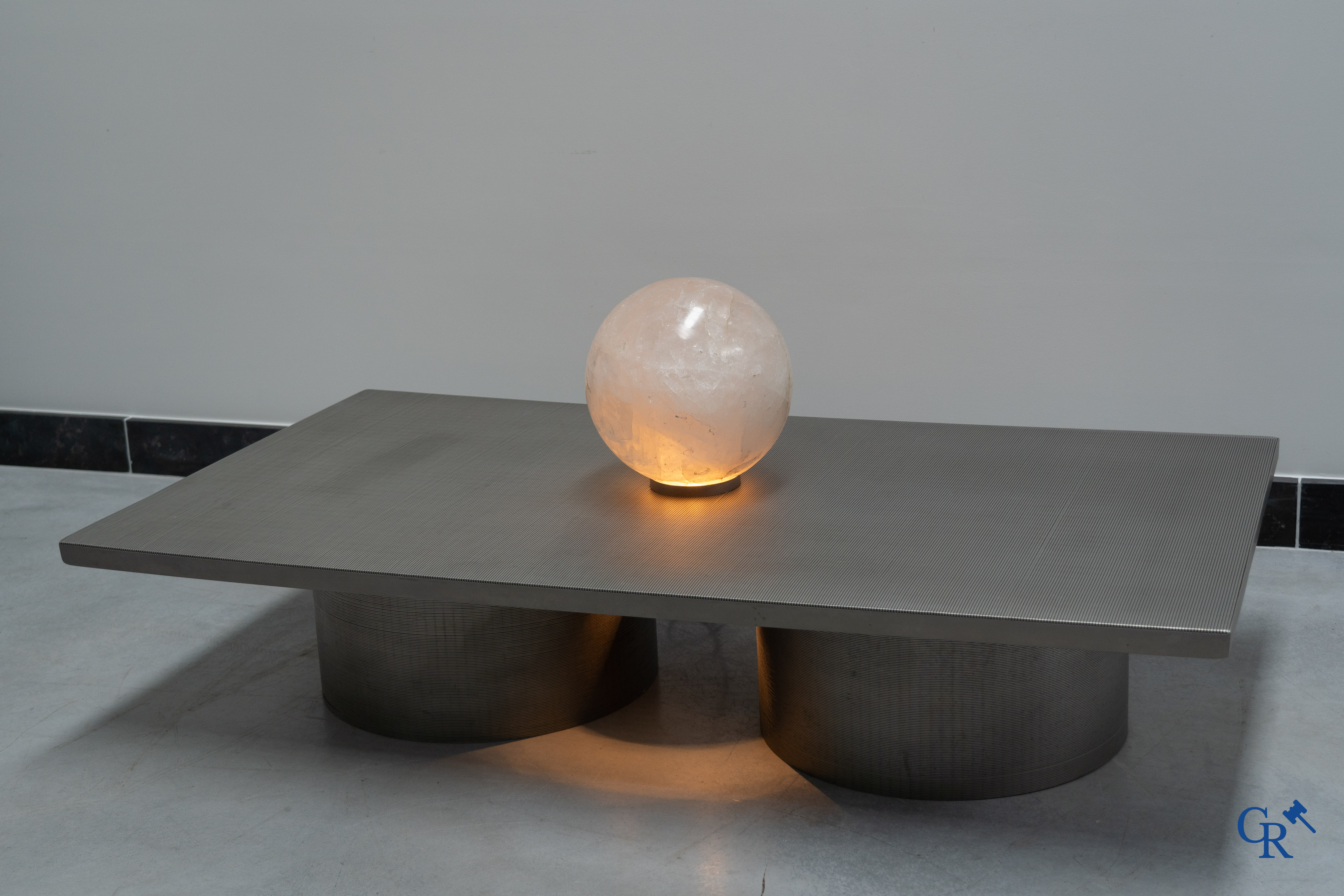 Ben Trovato (XX) Exceptional ensemble of a coffee table and floor lamp in polished steel and rock crystal.