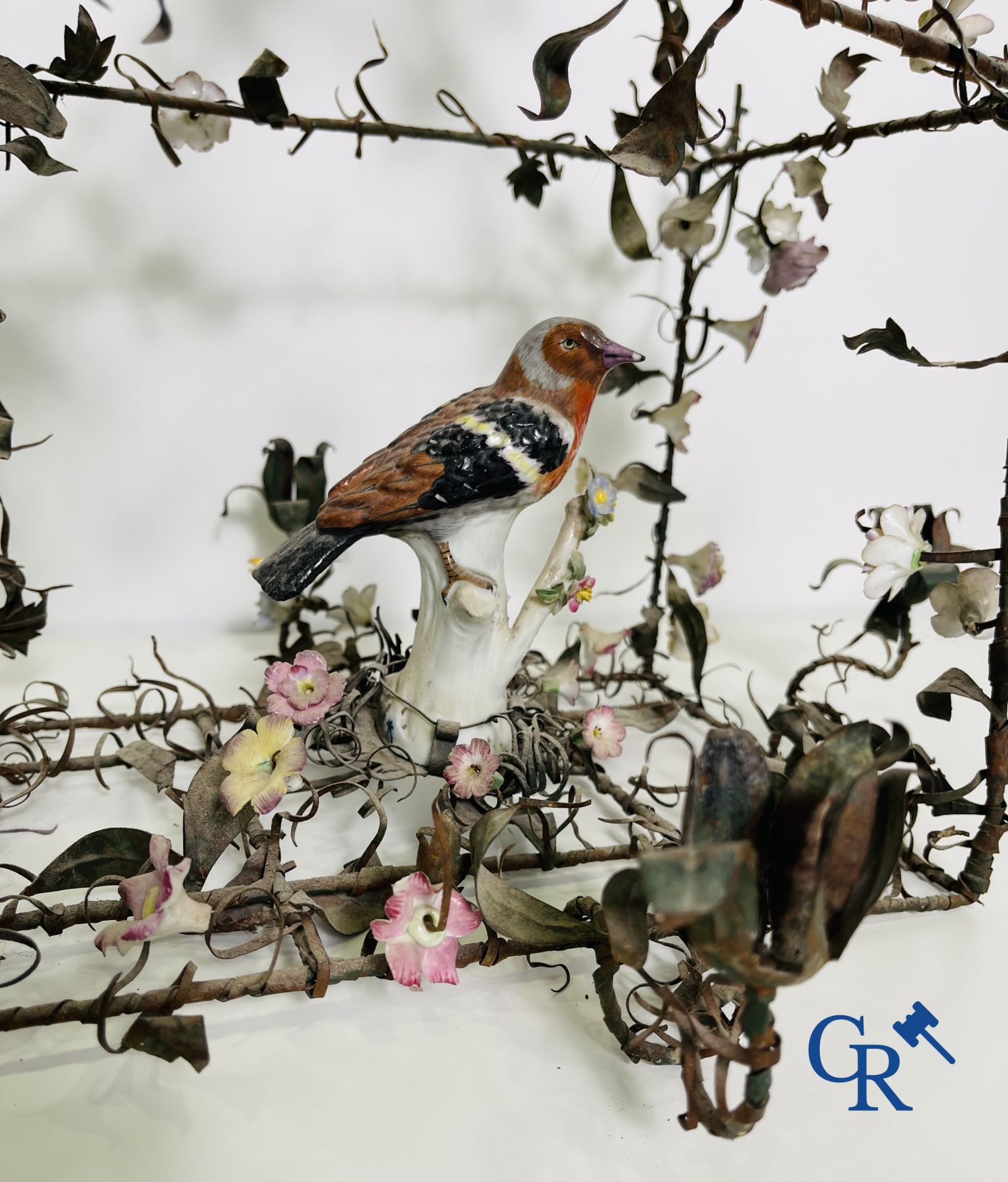 Chandelier with porcelain flowers and a bird in the manner of Meissen or Sèvres. 19th century.