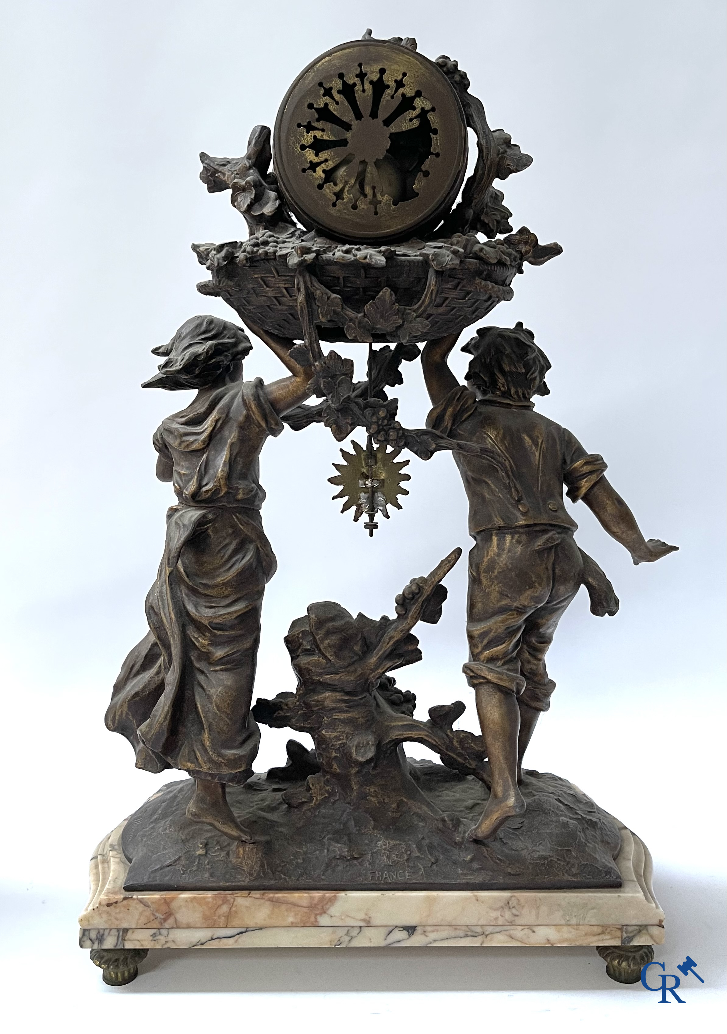 Louis & François Moreau (d'àprès). Grande garniture de cheminée 3 pièces en régule et marbre. Vers 1910.