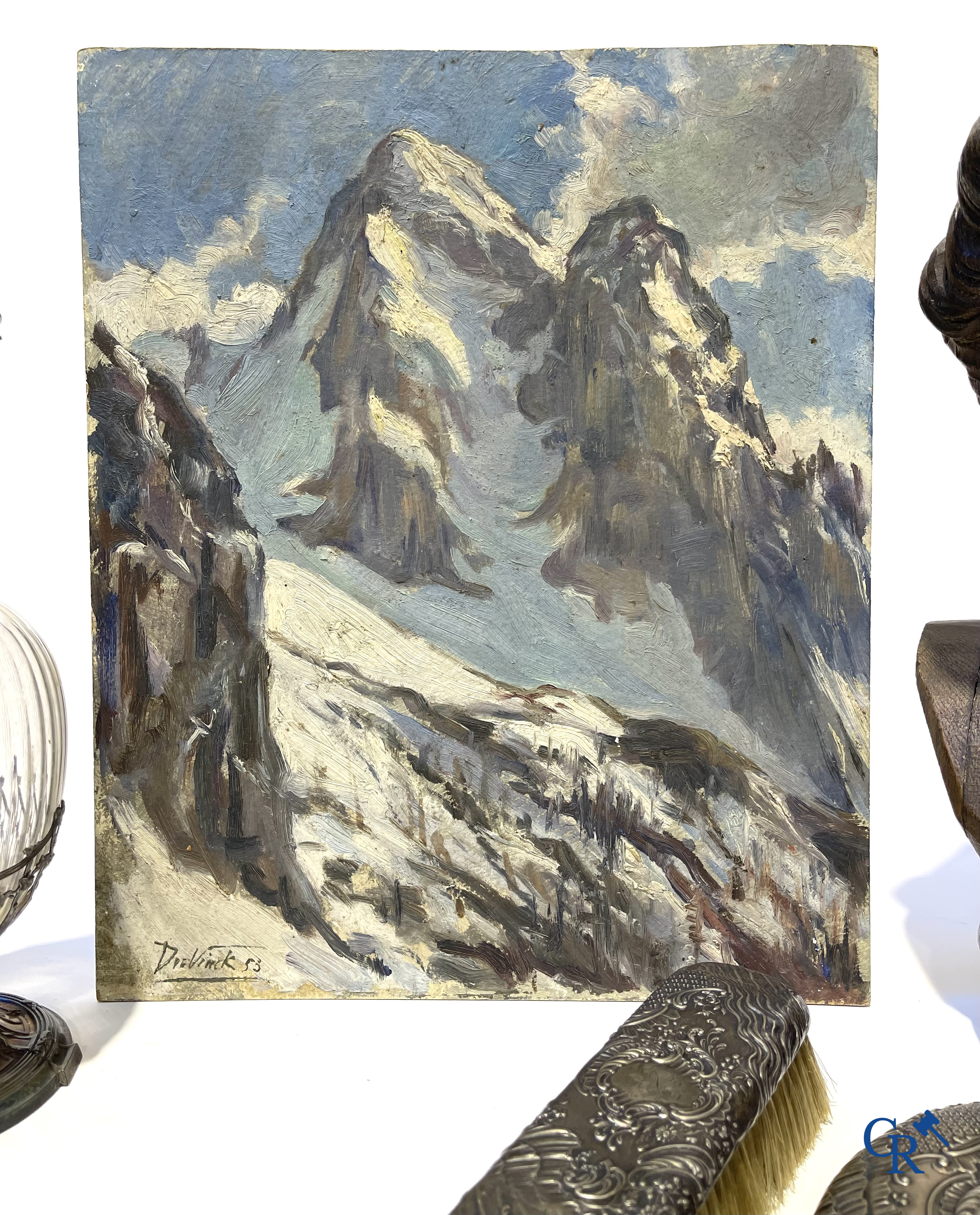 Un lot de brocante, carafe avec monture en argent, peinture, buste en bois, photo ancienne, etc.