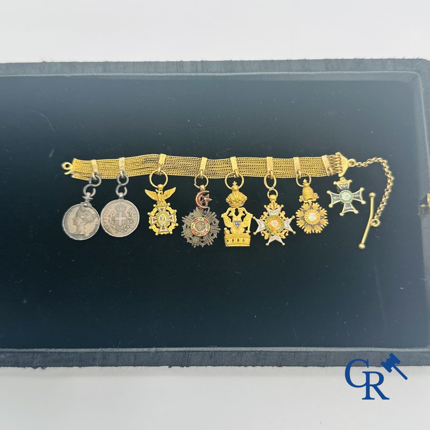 Medals - Order of the Crown Honorary Marks - Decorations: Miniature chain in gold 18K with various decorations in reduction.