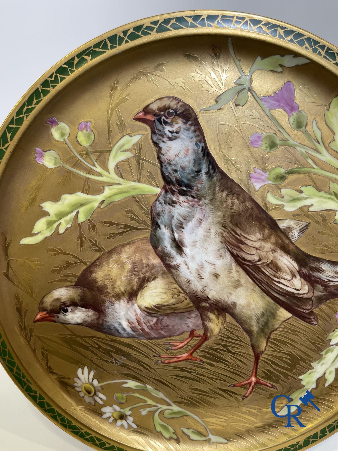 Haviland Limoges: Beautiful dish in gilded and decorated porcelain with a decoration of partridges.