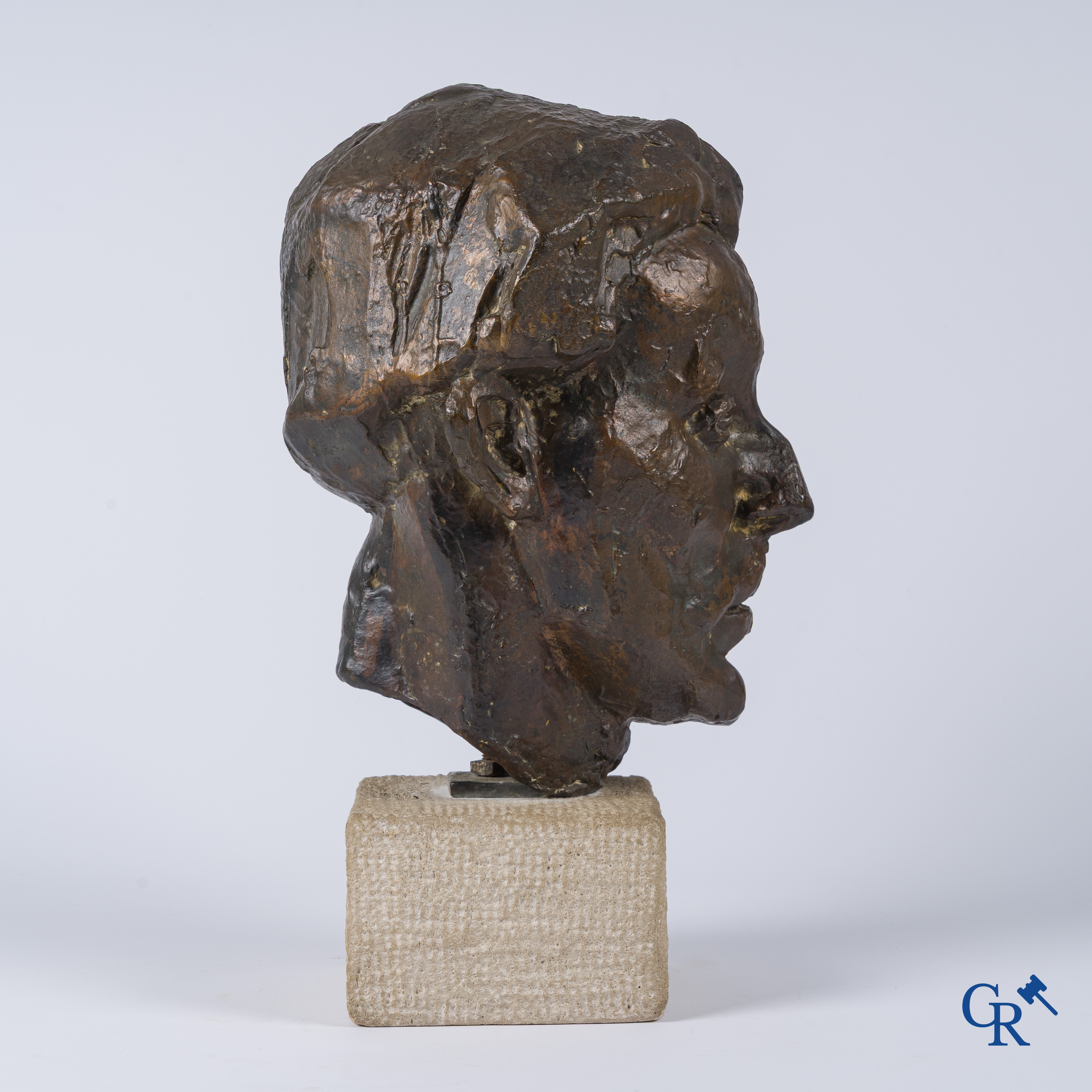 Oscar Jespers (1887-1970)(*) Portret van de schilder Walter Stevens. Brons op kalksteen. 1916.