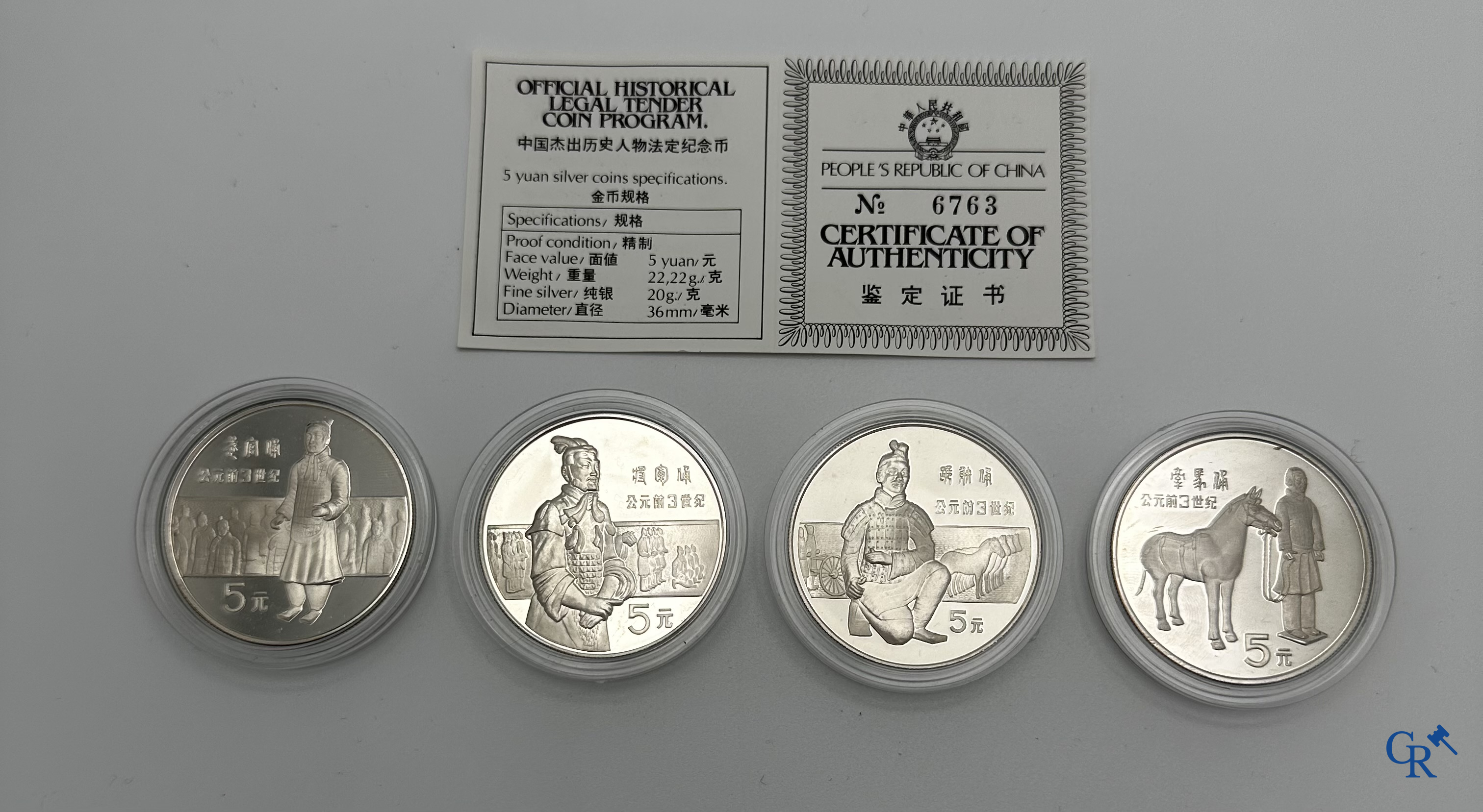 Zilver, Munten: Lot van 2 koffertjes met telkens 4 zilver (900°/00) munten van 5 Yan.