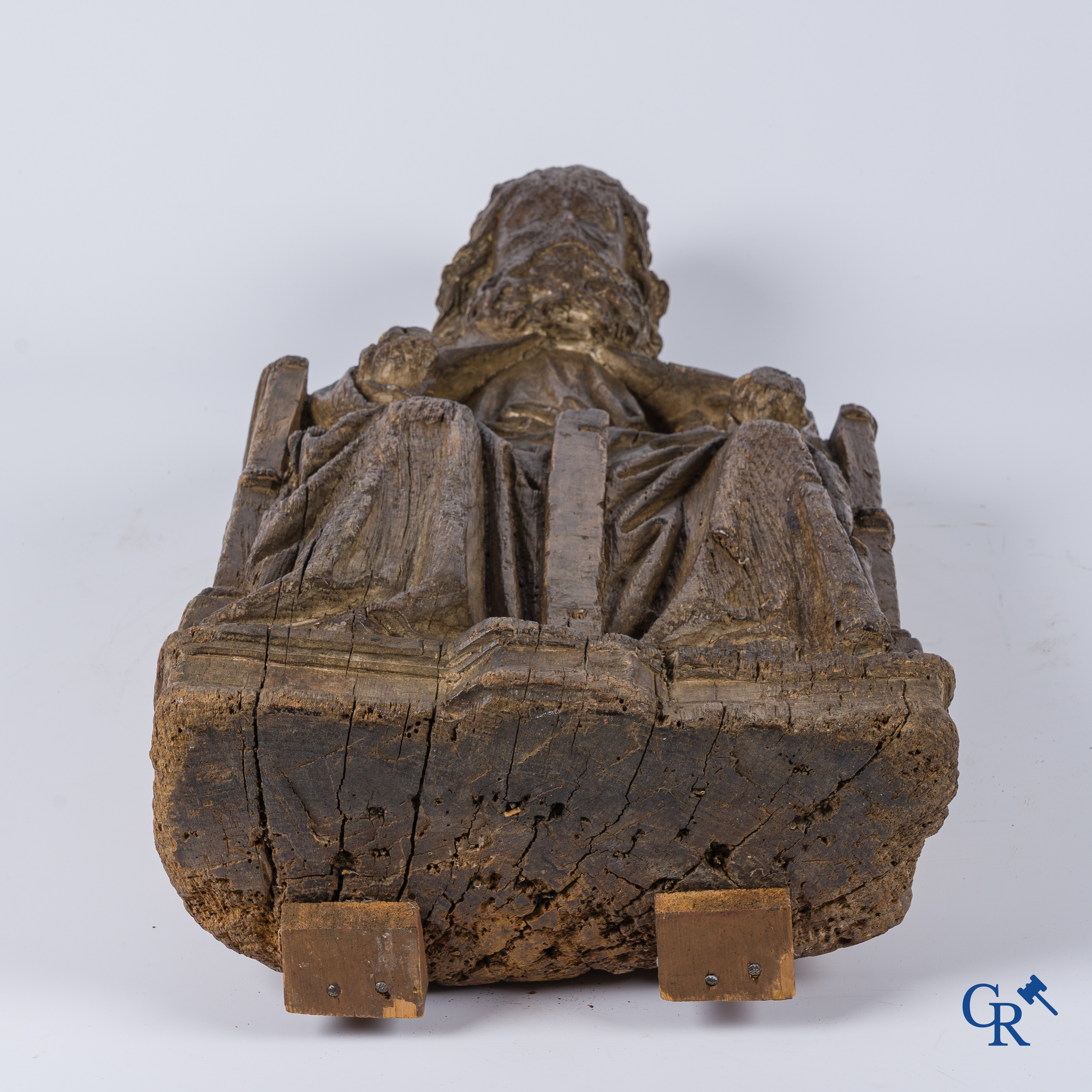 Religieuze objecten. Een houtsculptuur van God de Vader. Vlaanderen 16e eeuw.