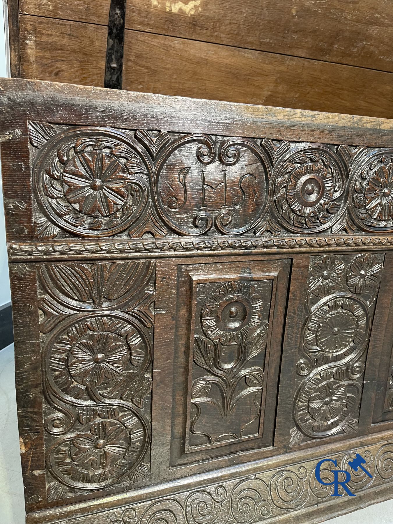 Furniture: Large sculpted oak chest. England, dated 1810.