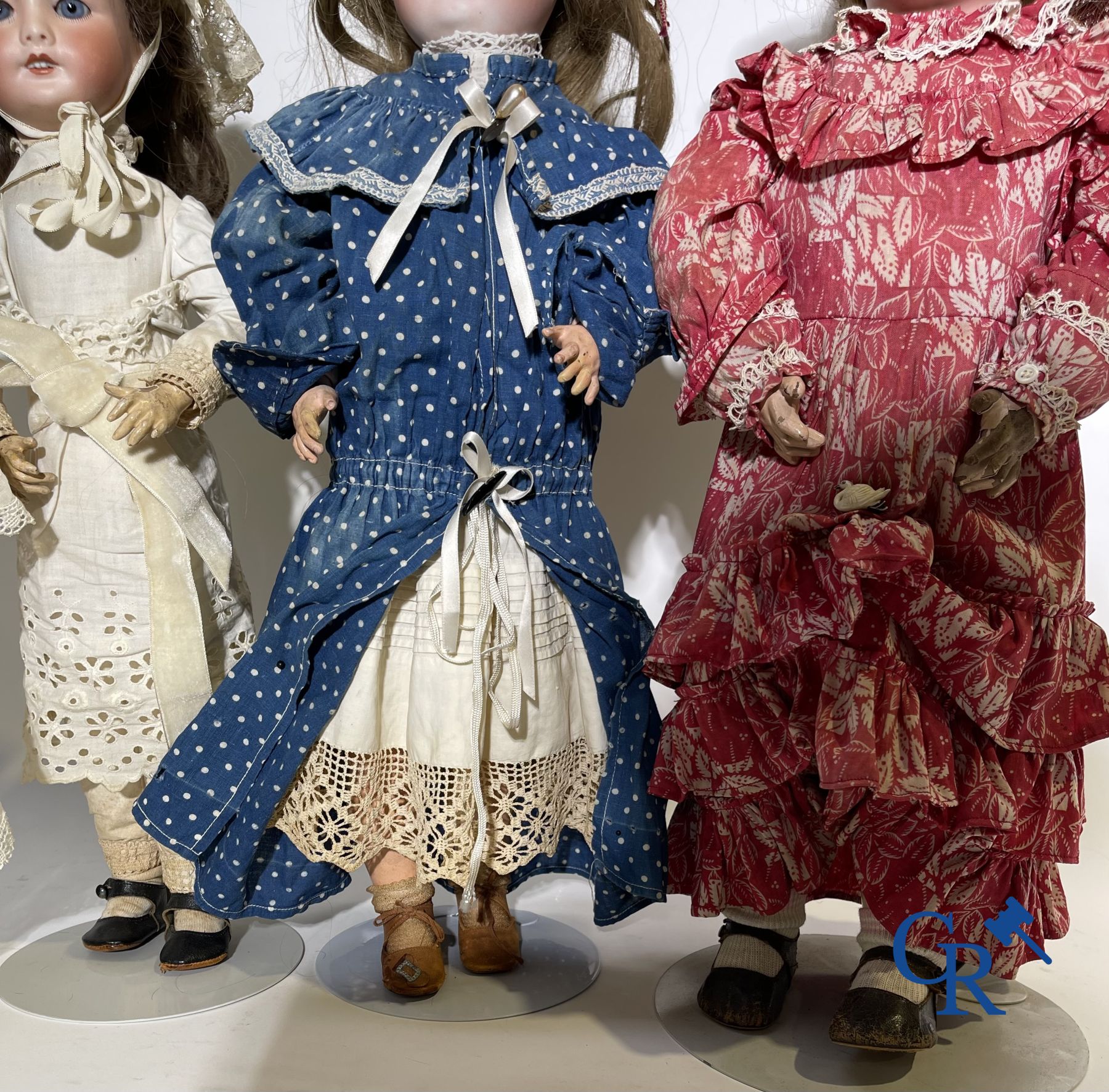 Toys: antique dolls: 4 antique dolls with porcelain head.