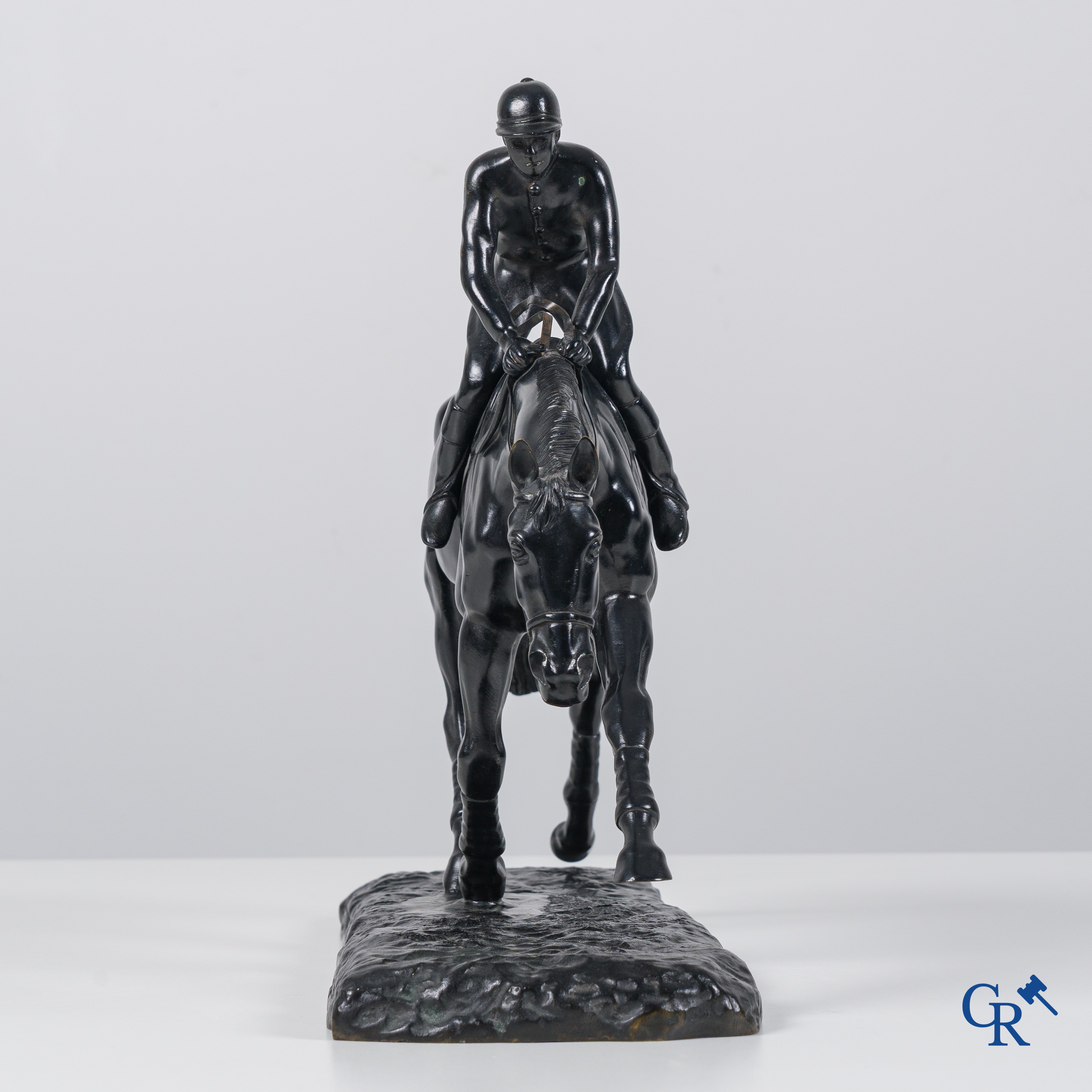 Roger de Minvielle (1897-1987)(*) Jockey. Bronze statue with a dark brown patina. Signed Minvielle.