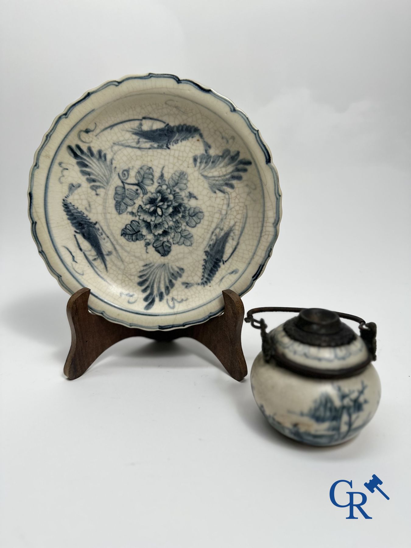 Large lot of blue and white Chinese porcelain for the Vietnamese market. 