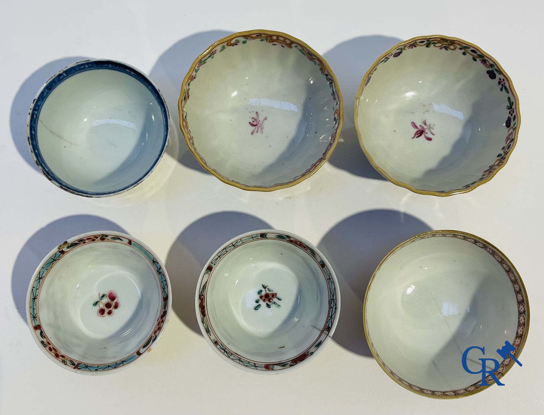 Porcelaine chinoise: 16 pièces de porcelaine chinoise XVIIIème et XIXème.