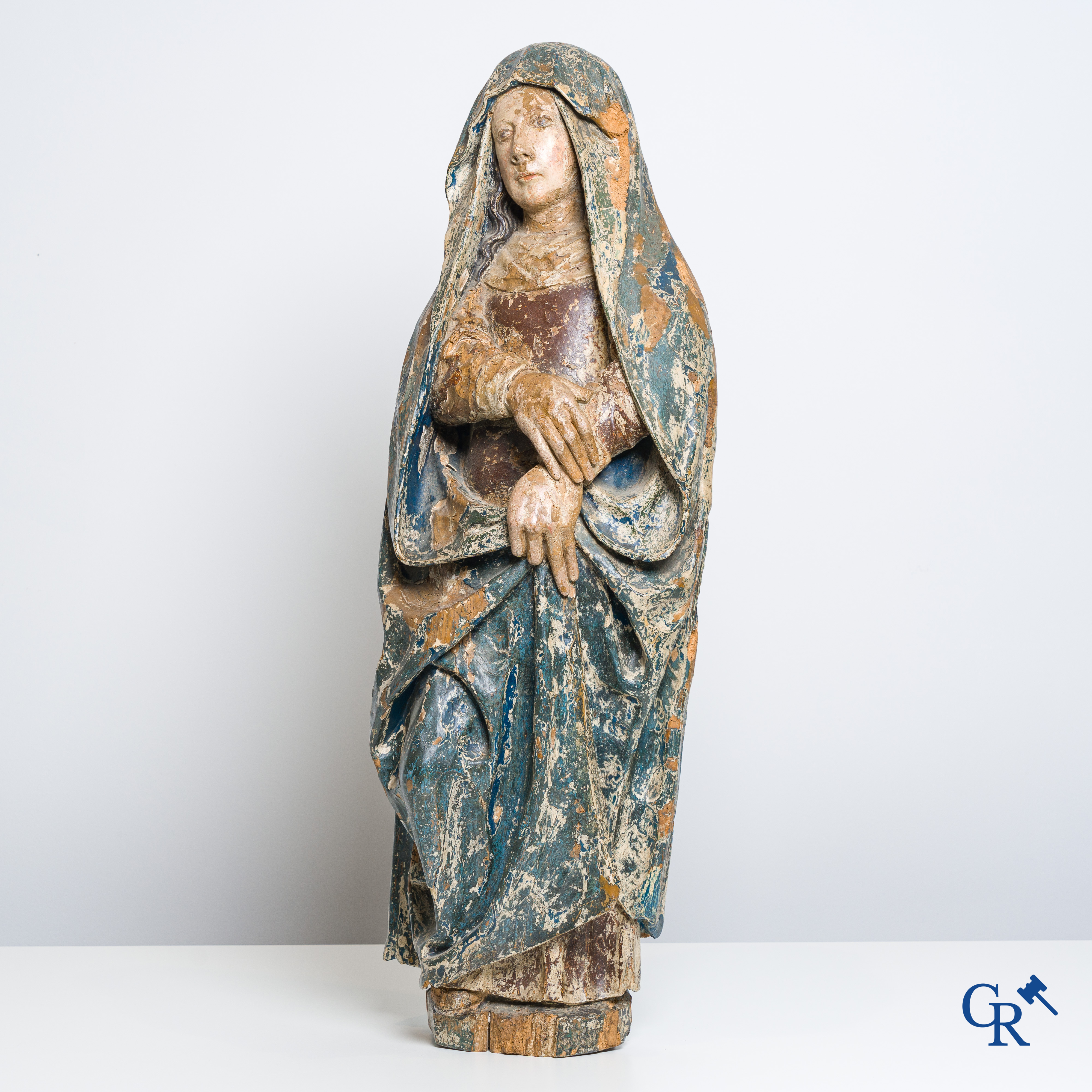 Objets religieux, une statue en bois polychrome d'une Madone, XVIe siècle.