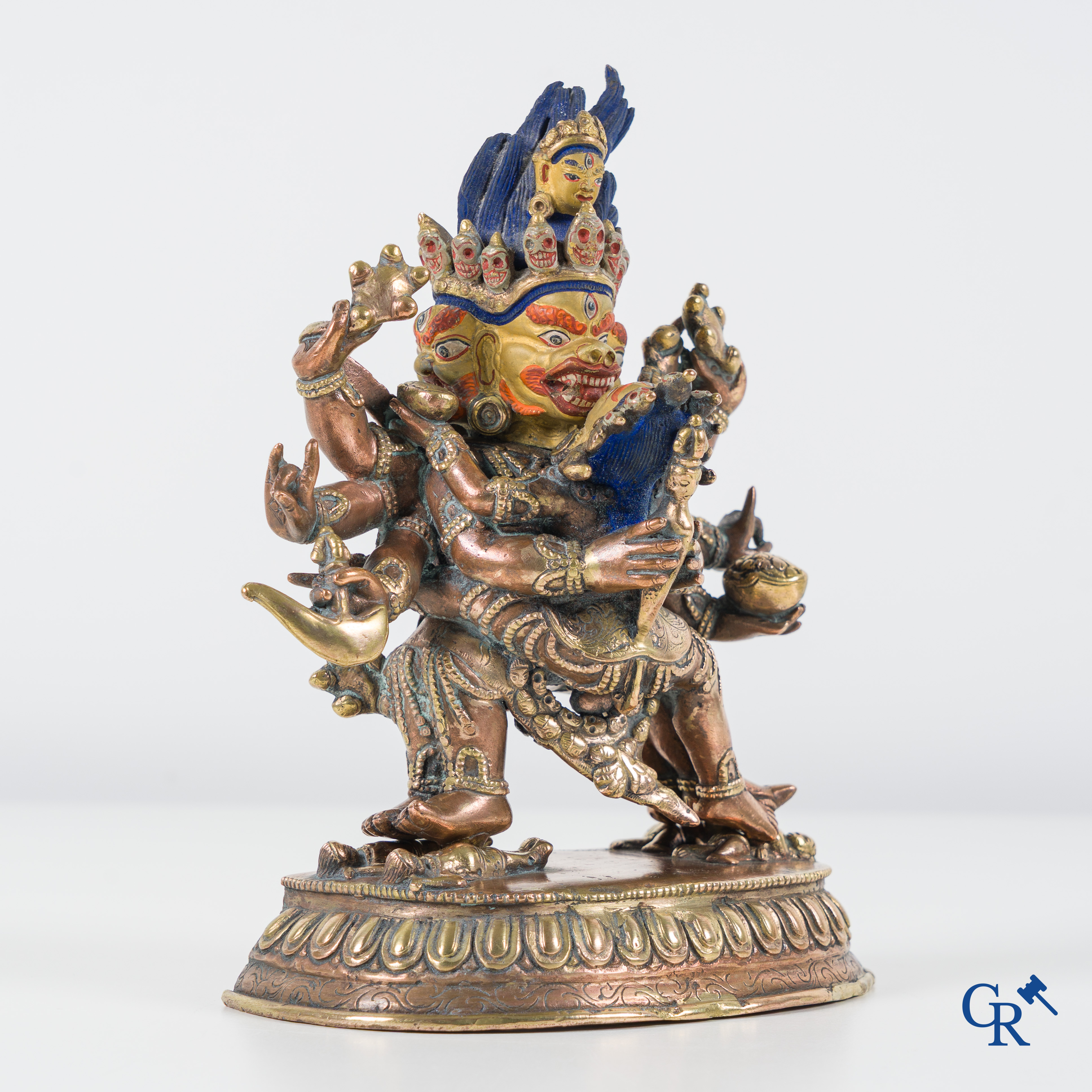 Art Asiatique, une figure sino-tibétaine en bronze doré de Mahakala. 19e-20ème siècle.