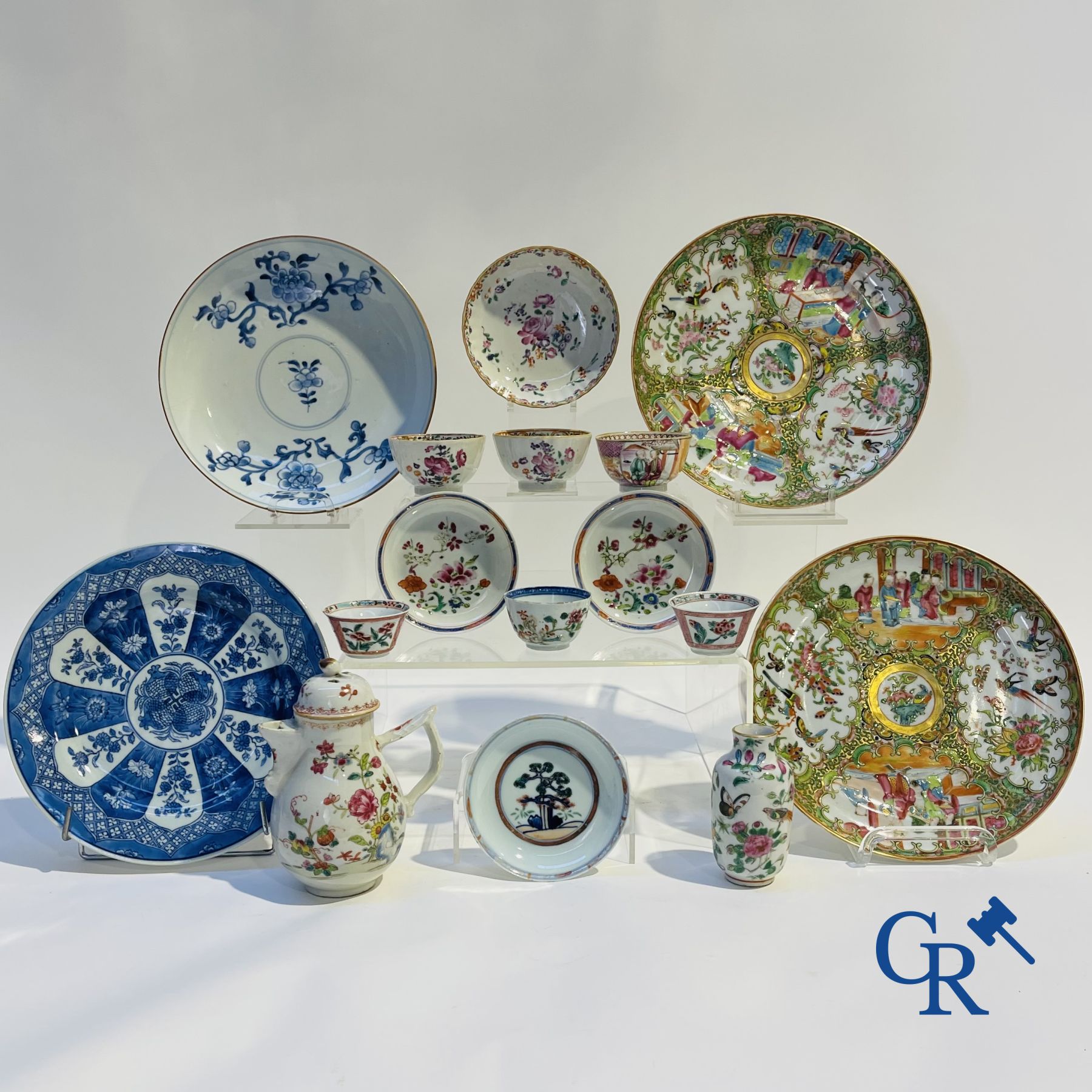 Porcelaine chinoise: 16 pièces de porcelaine chinoise XVIIIème et XIXème.