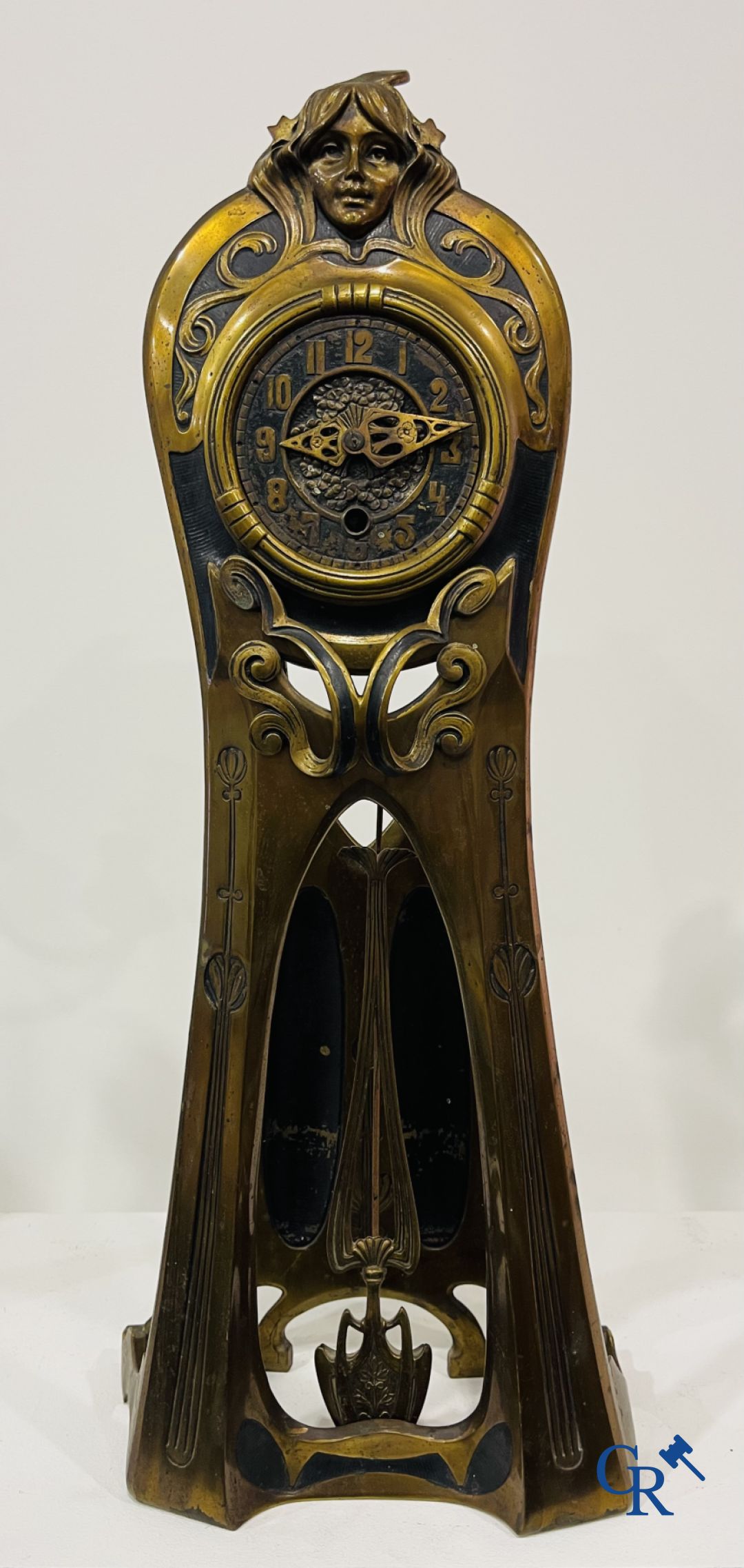 Art Nouveau: Exceptional bronze clock set in Art Nouveau.