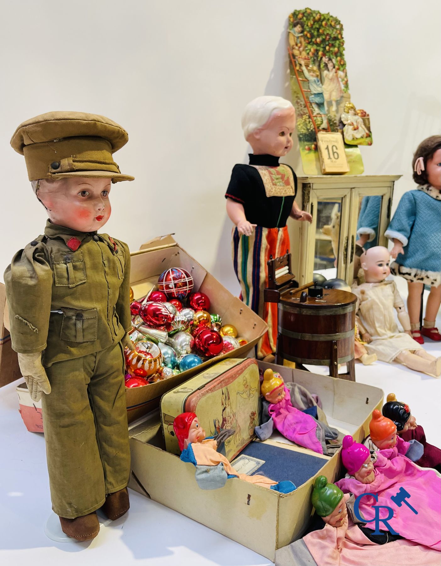 Toys: antique dolls: A lot of diverse toys.