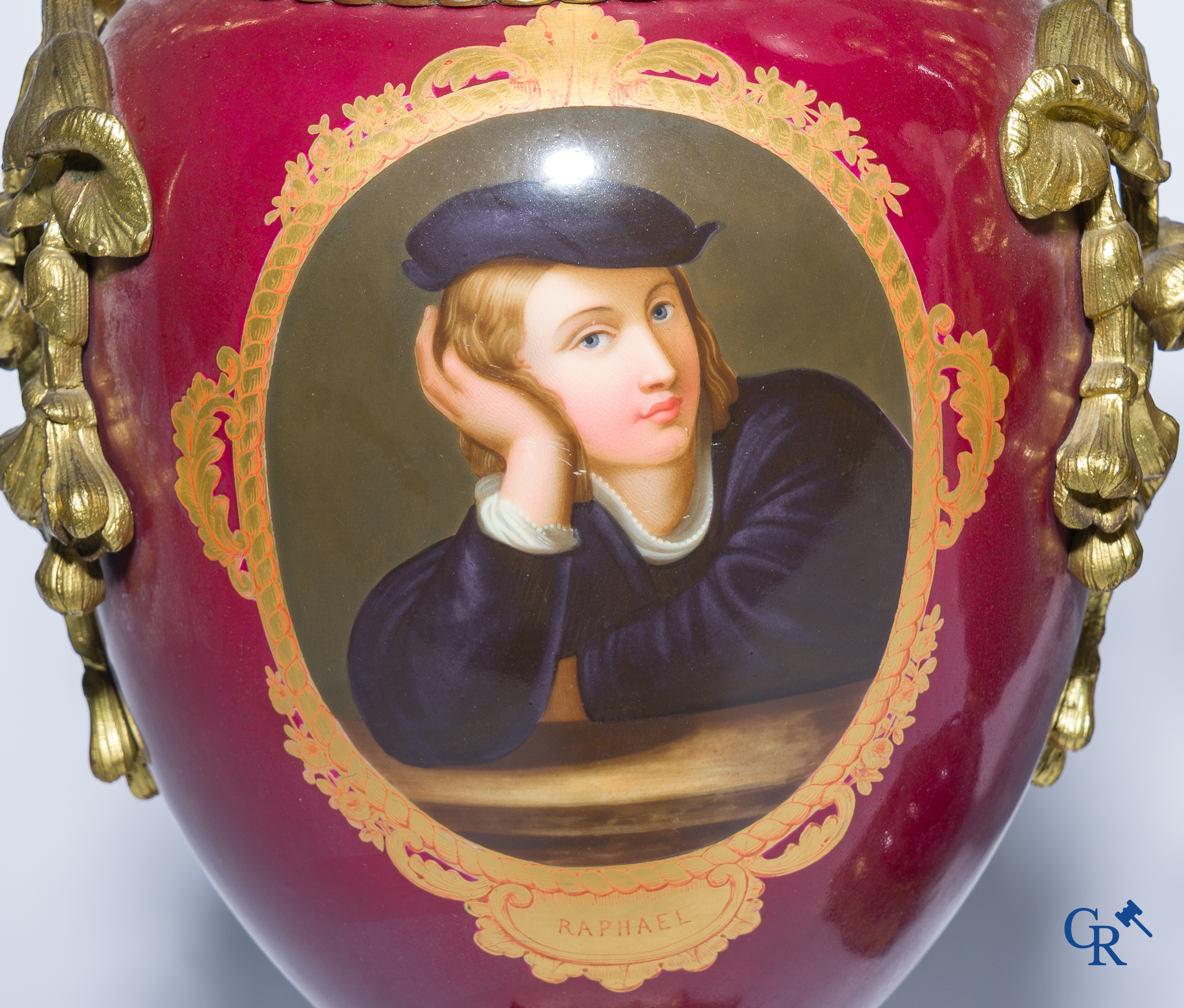 Een paar uitzonderlijke petroleumlampen in porselein en brons met fijn beschilderde portretten. Napoleon III-Periode.