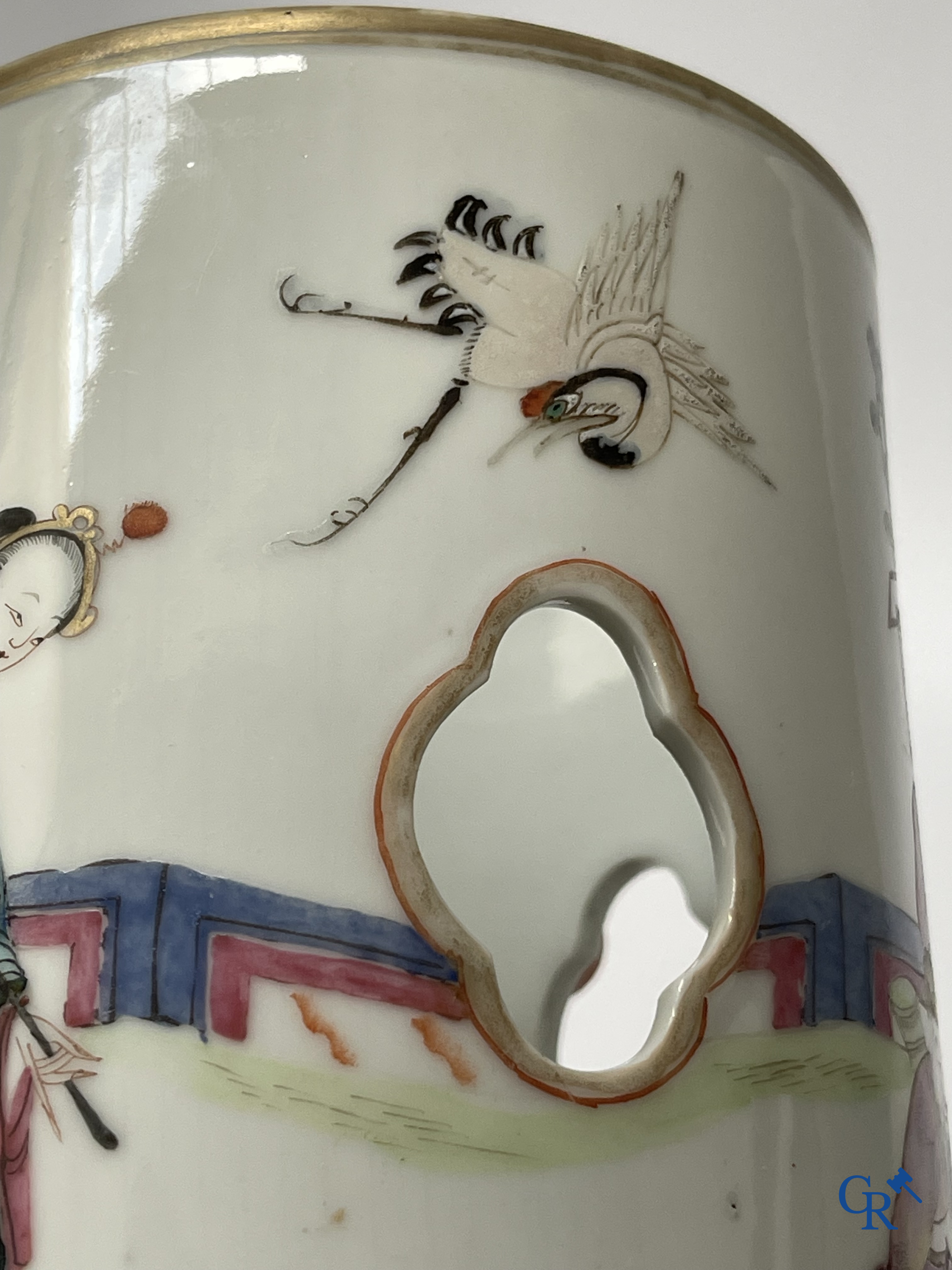 Aziatica, Chinees porselein. Een Chinese famille rose hoeden staander. Gemerkt. 19de eeuw.