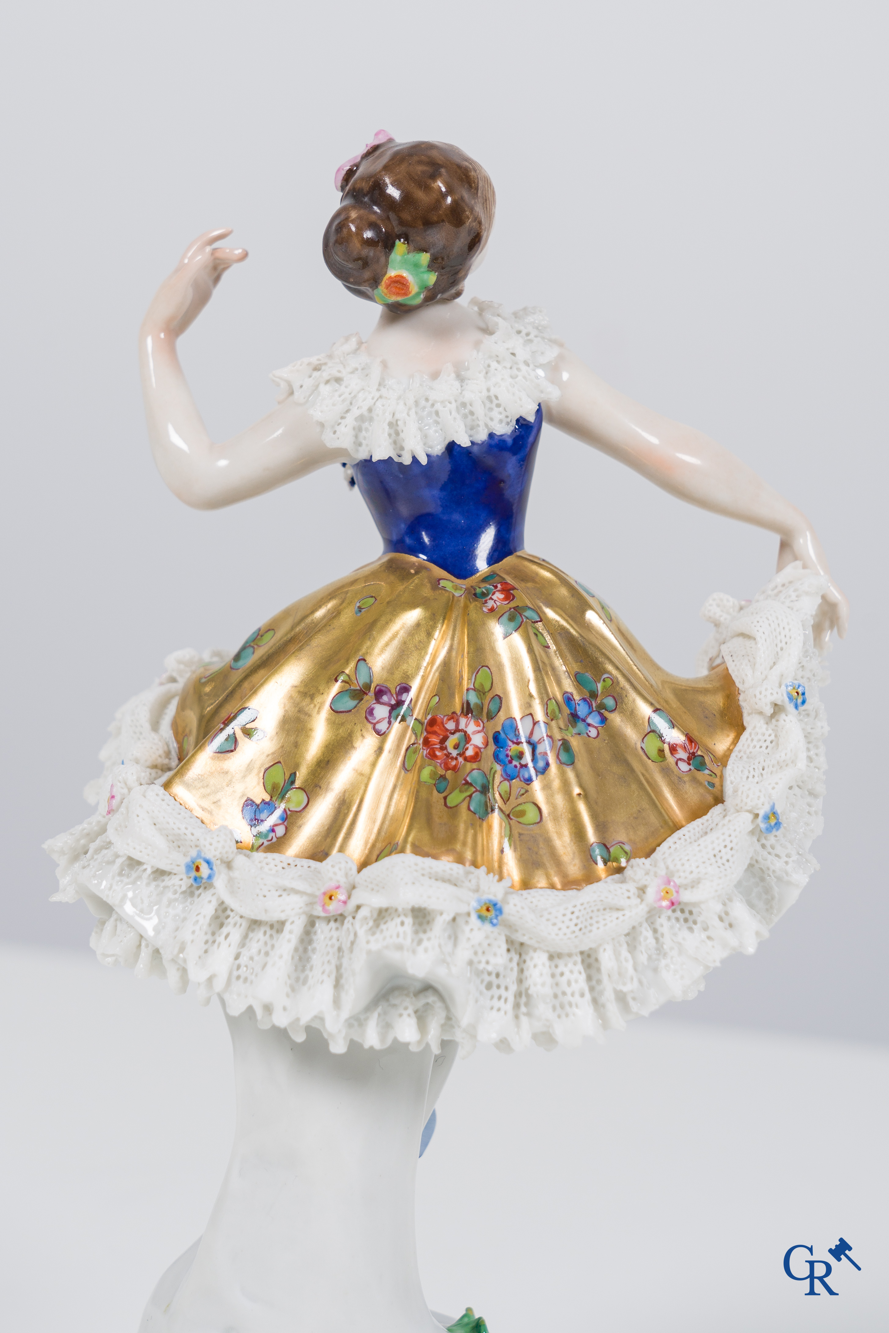 Volkstedt Rudolstadt: Porcelaine européenne, belle ballerine en porcelaine en dentelle de belle qualité. Marqué.