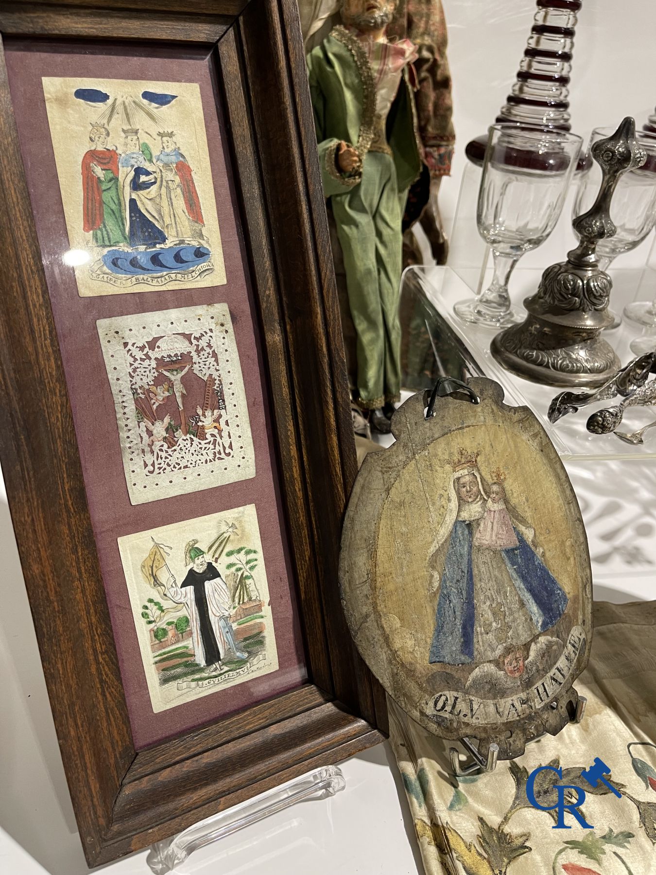 Nice lot with various antiques.