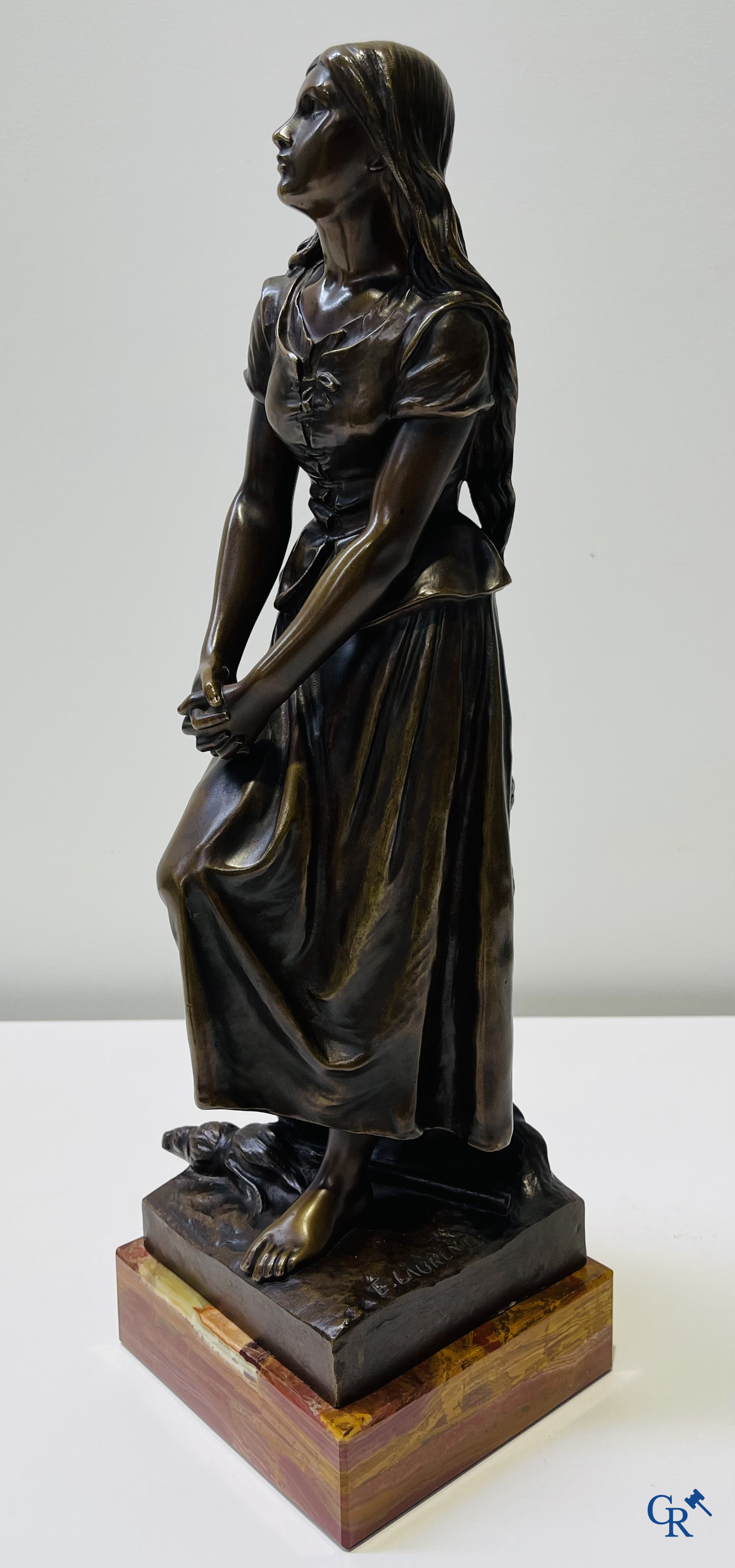 Eugène Laurent (1832-1898), dame assise et Halfdan Hertzberg (1857-1890) "le siffleur". 2 statues en bronze, signées.