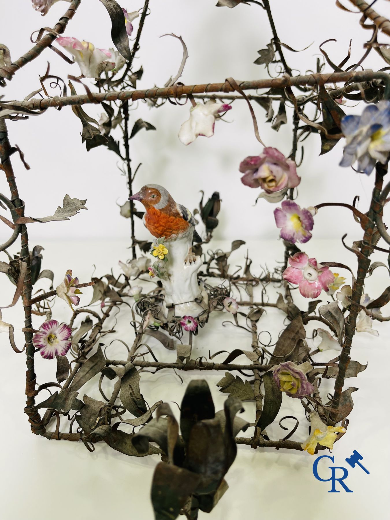 Chandelier with porcelain flowers and a bird in the manner of Meissen or Sèvres. 19th century.