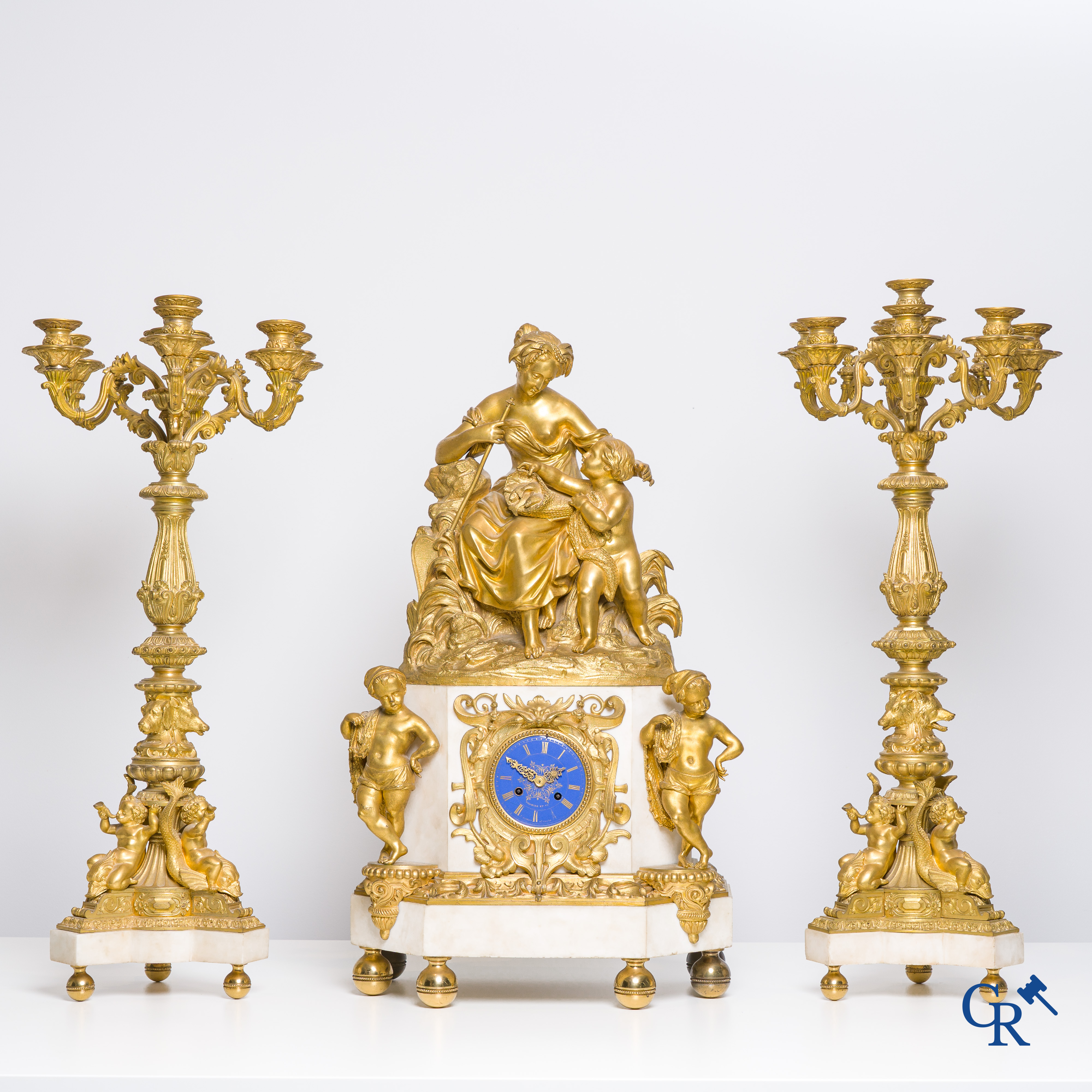 Thomire & Cie et Louis Moinet, Importante garniture de cheminée en marbre de Carrare et bronze doré. Travail parisien vers 1850.