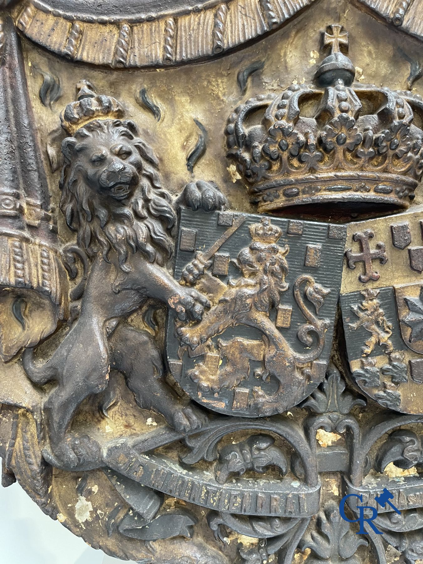 Exceptionally Royal Coat of Arms in dented and polychrome cast iron. the Netherlands, 19th century.