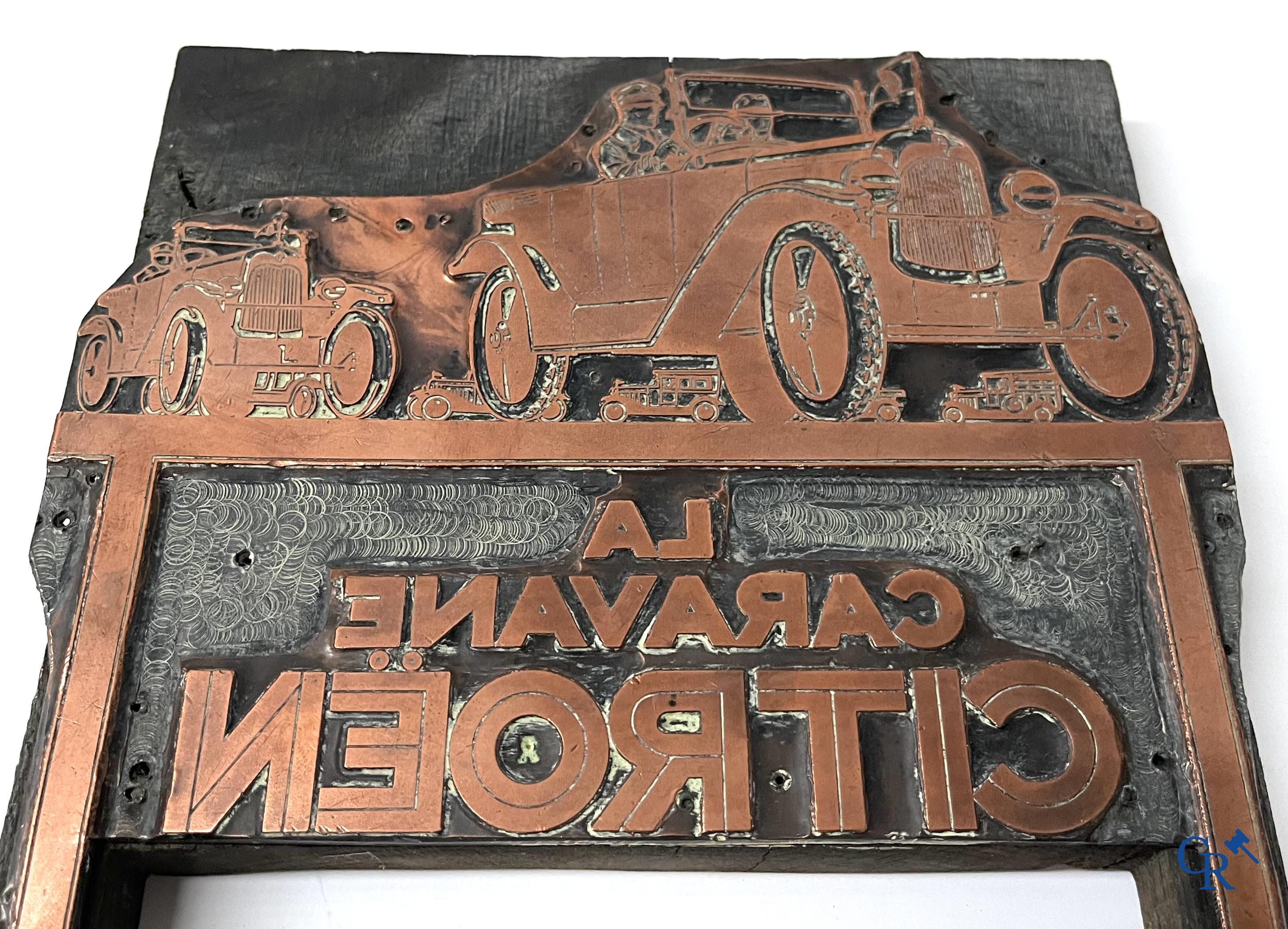 La Caravanne Citroën. Een etsplaat voor de expedities van de jaren '20 en '30 georganiseerd door André Citroën.