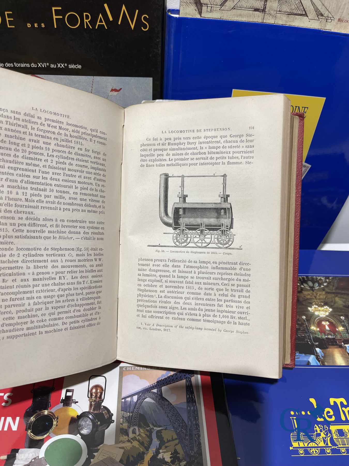 Jouets anciens : Intéressant lot de livres divers sur les jouets, les forains, la poste, les machines à vapeur, les trains, etc.