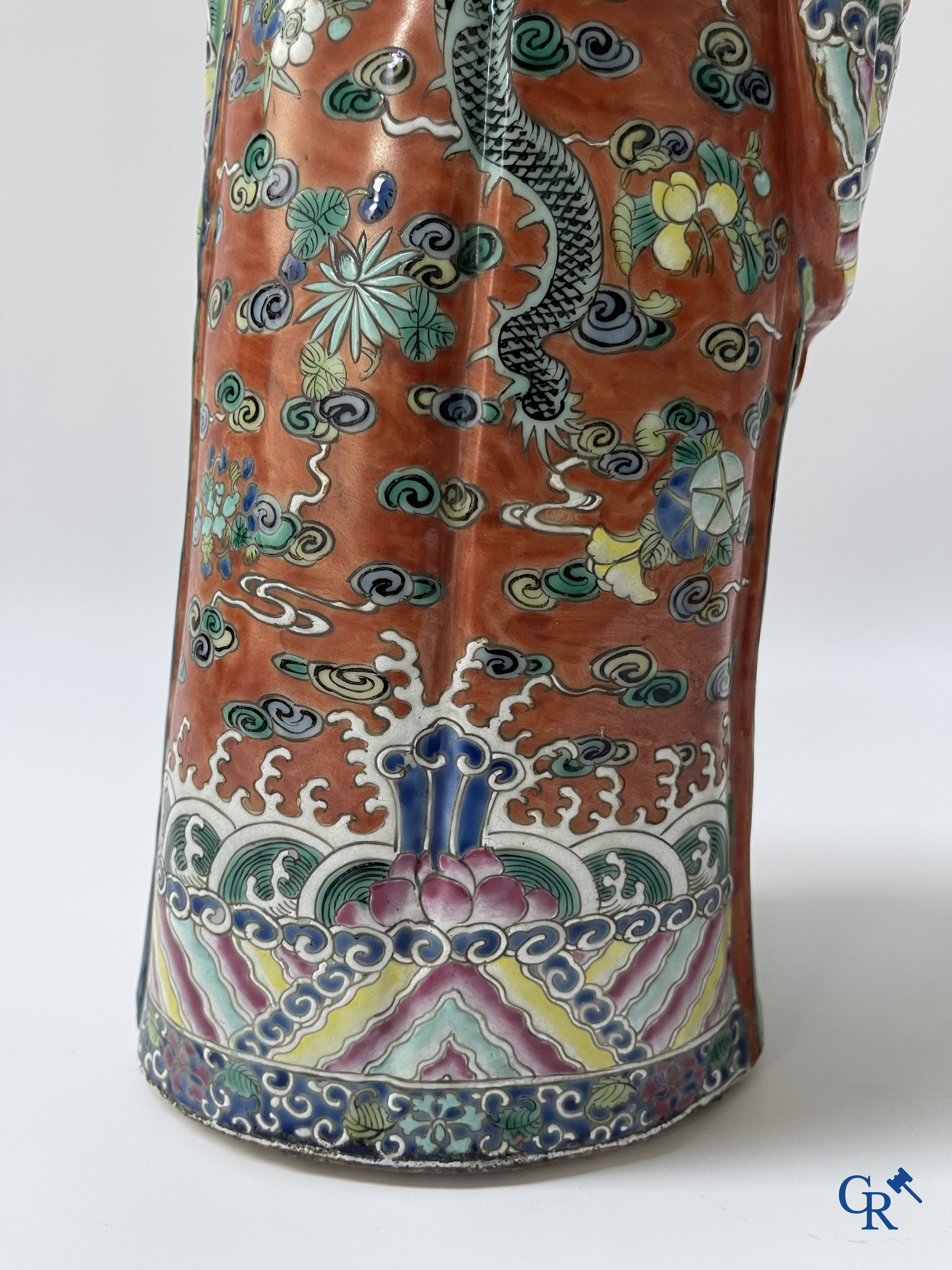 Aziatica, Chinees porselein. 3 Chinese famille rose figuren van onsterfelijken. 19de eeuw.