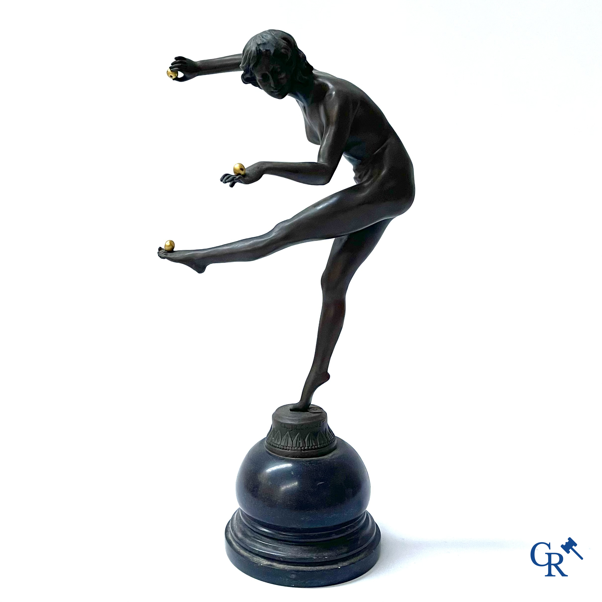 Een Art Deco danseres naar Colinet in brons en marmer. Postuum. Bronze garanti J.B. déposée. 20ste eeuw.