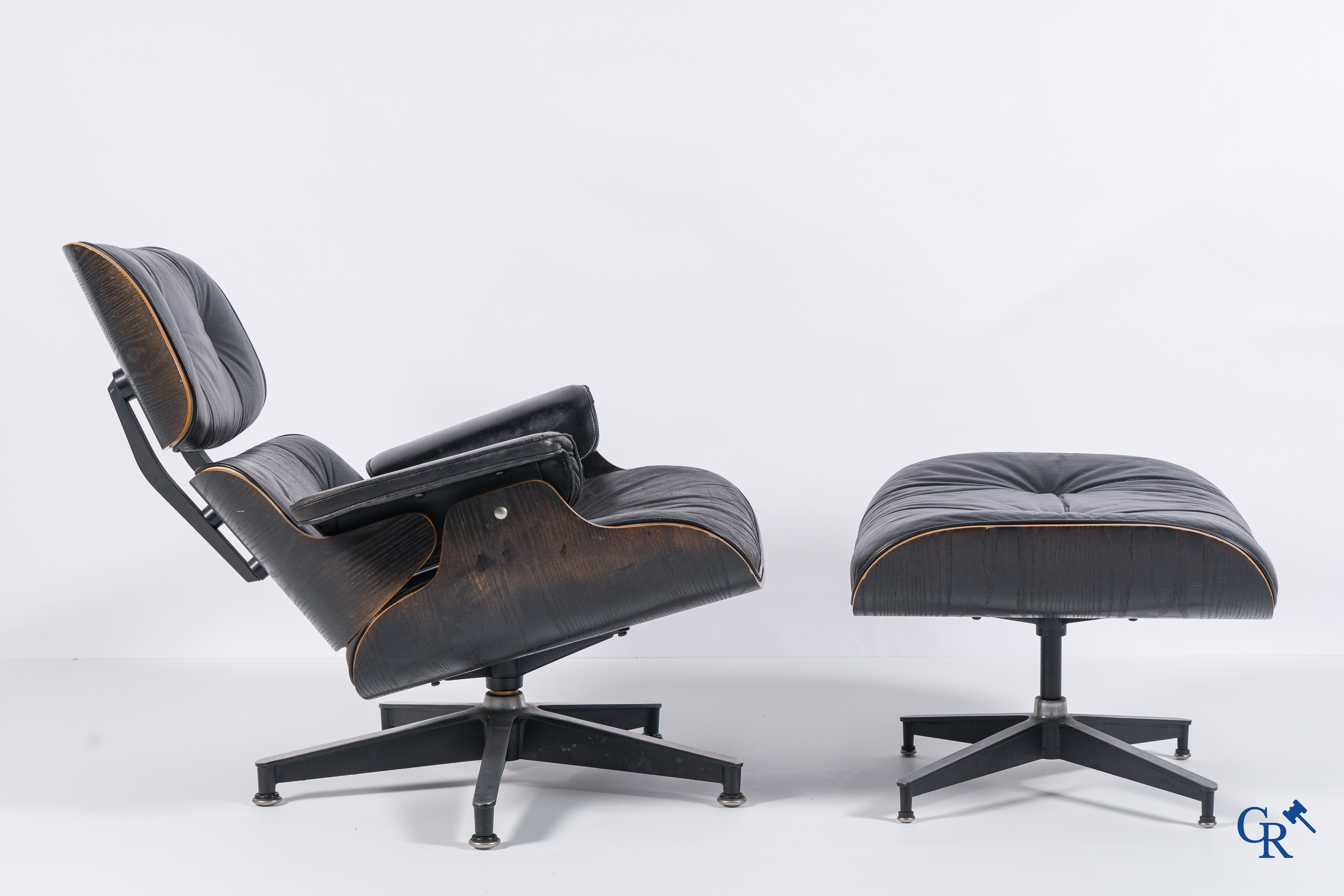 Charles & Ray Eames (1907 - 1978). Herman Miller, Lounge Chair and Ottoman.