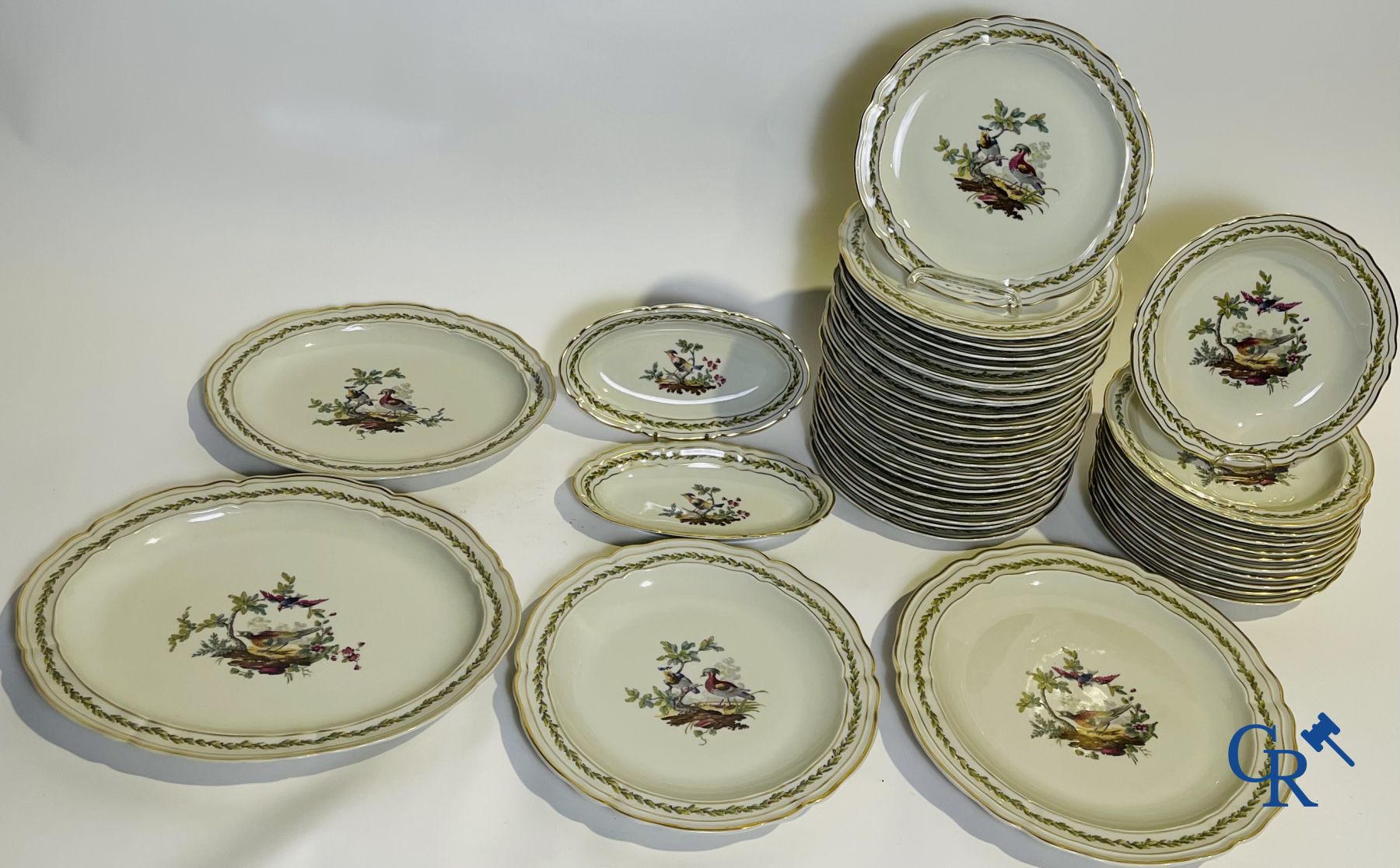 Limoges. L. Bernardaud & Cie. Beautiful dinner set in Limoges porcelain. Model Chevreuse.