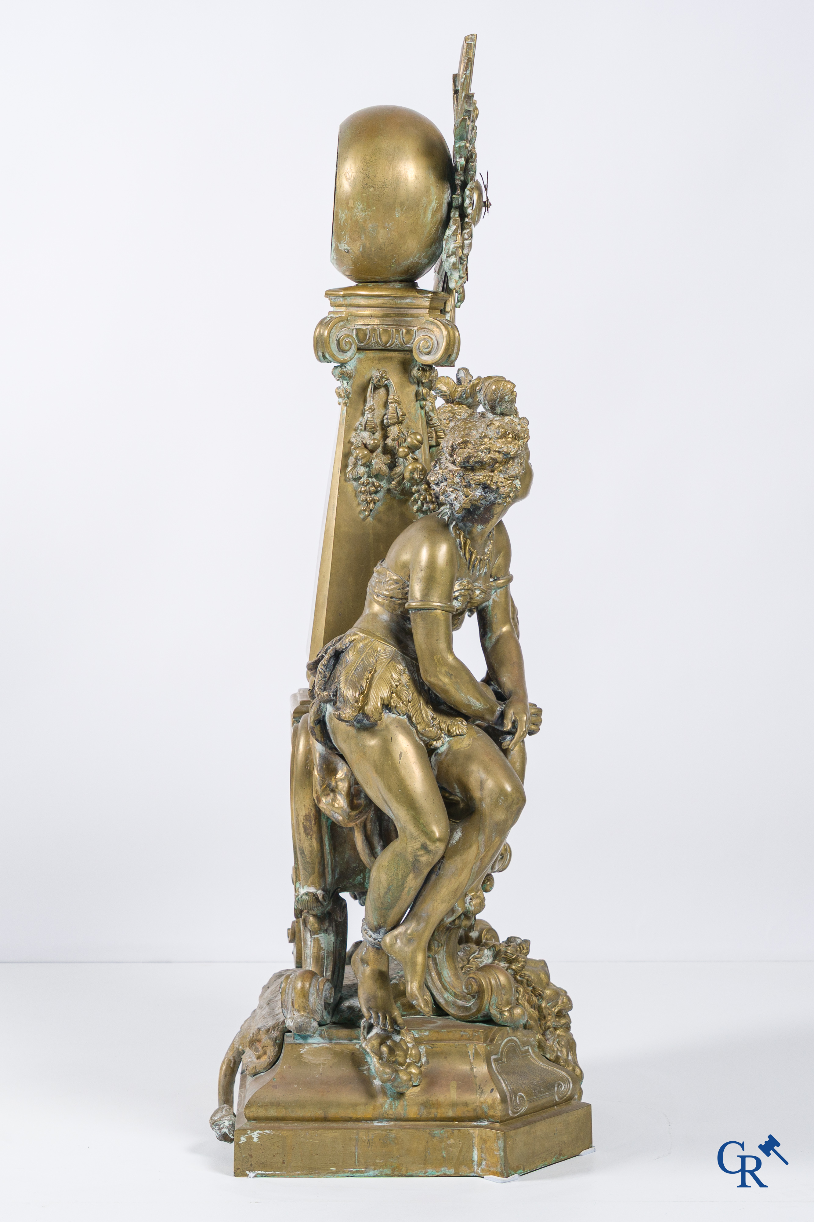 Frédéric-Eugène Piat en Samuel Marti. Uitzonderlijke pendule in brons met Nubische figuren. Circa 1860-1870.