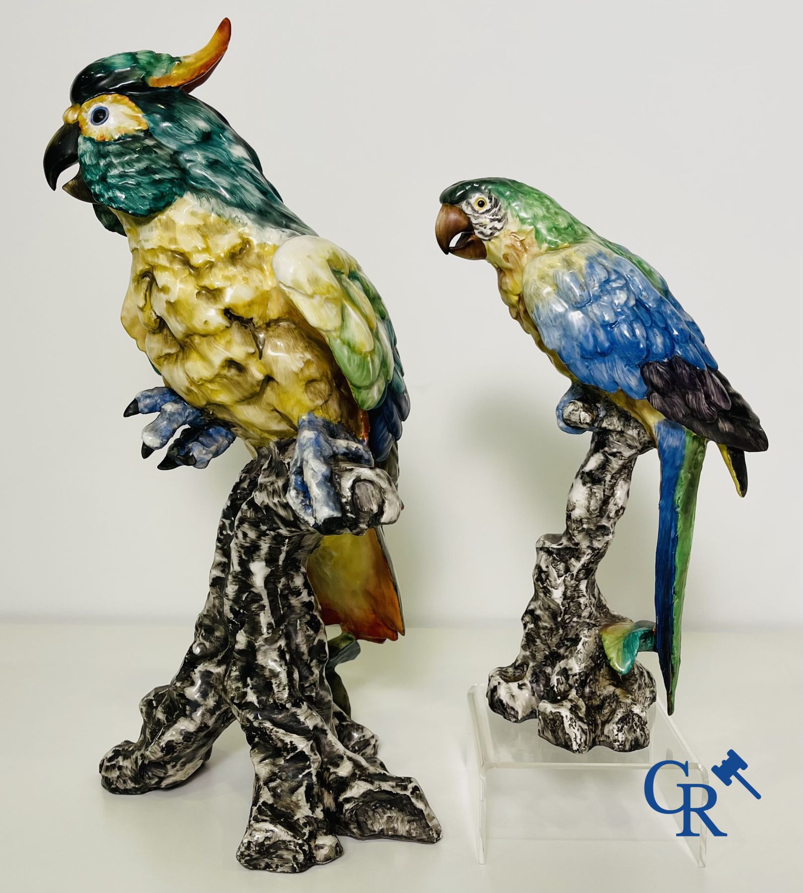 A lot of 4 birds in German porcelain and Italian faience.