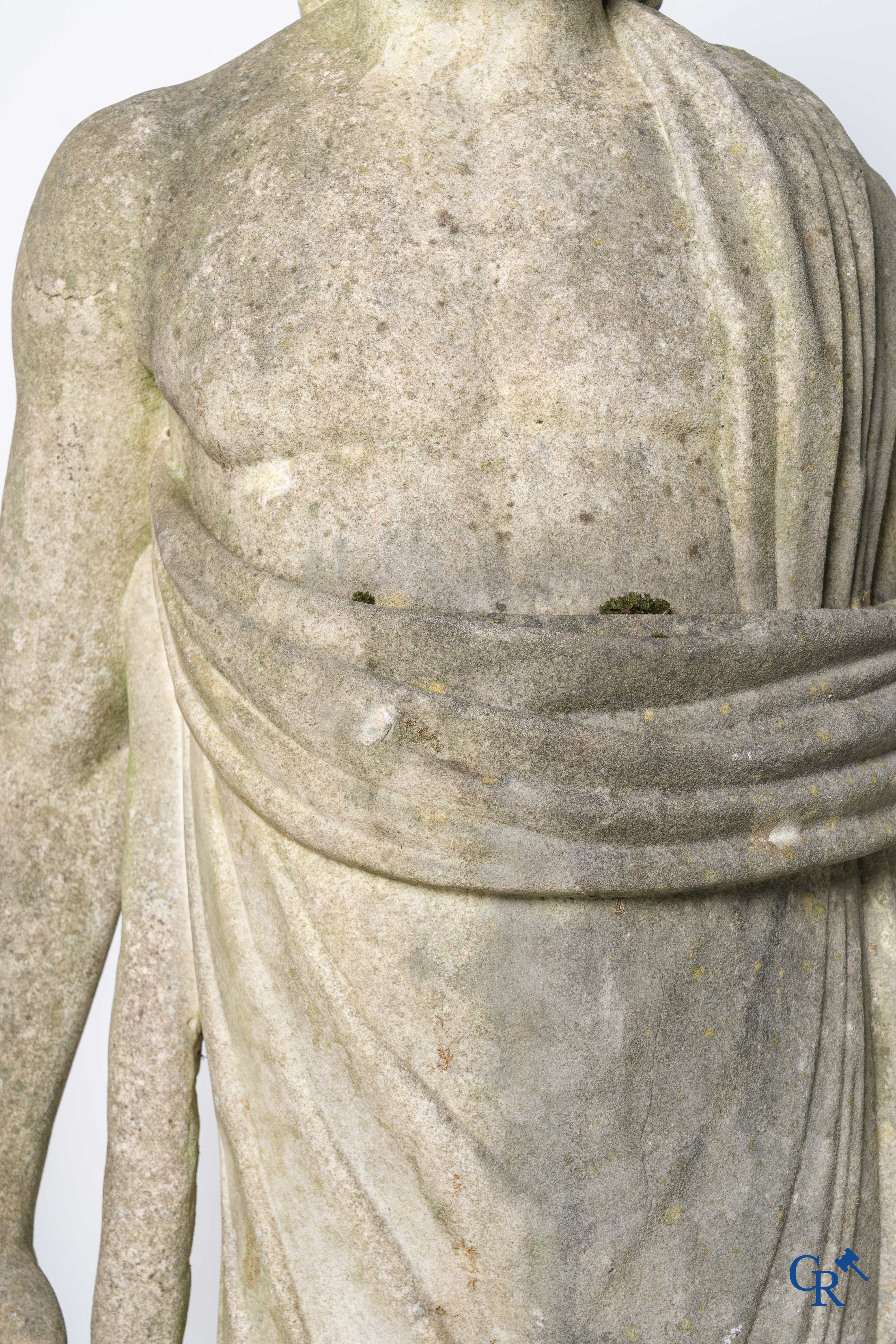 2 Imposante sculpturen in gebeeldhouwd marmer. De Romeinse godin Cerès en de Griekse god Asklepios. Circa 1700-1750.