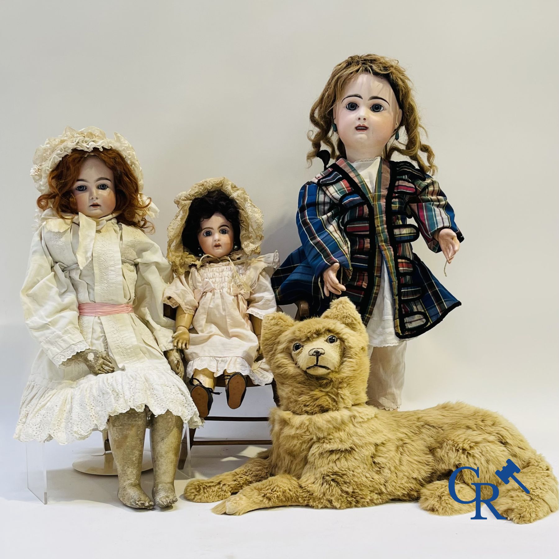 Toys: antique dolls. 3 dolls with porcelain head and a dog in fur.