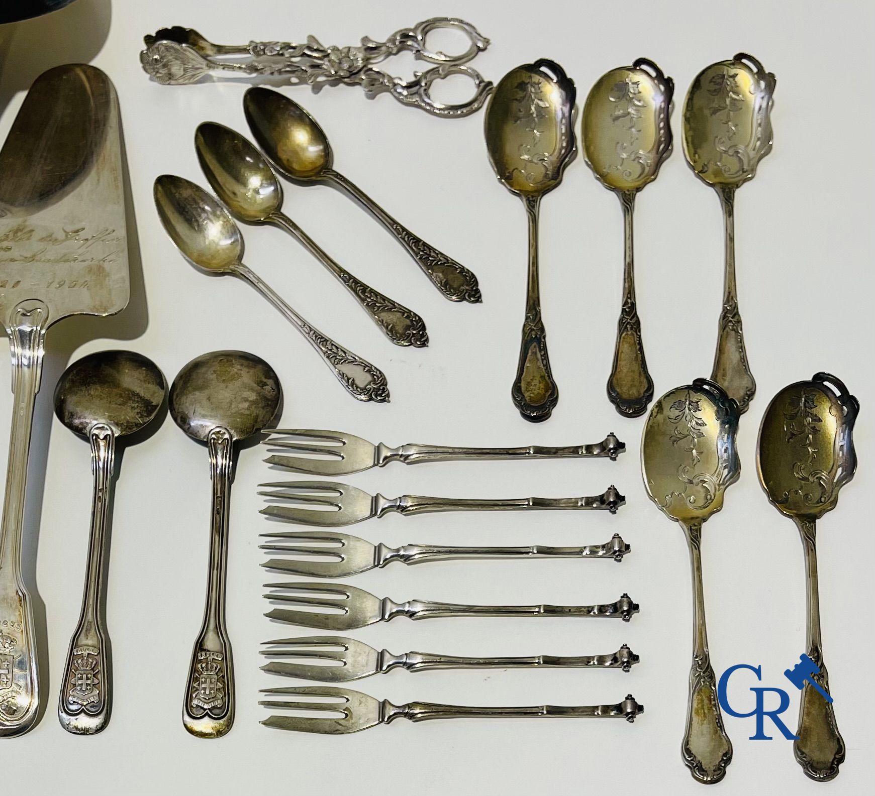 Silver: A lot of silver cutlery, a cake scoop and others including Delheid.