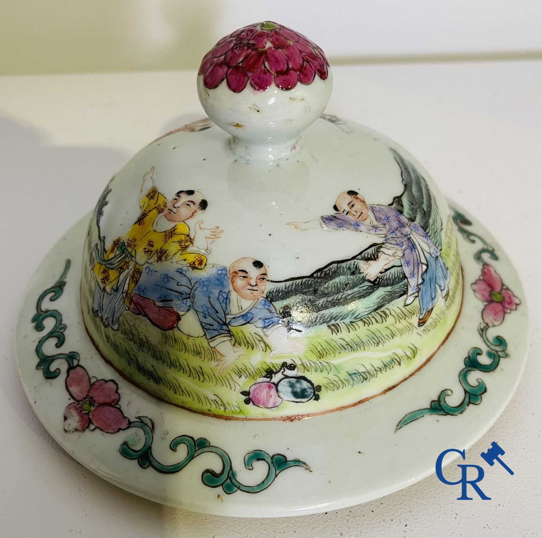 Chinese Porcelain: A Chinese famille rose lidded vase depicting Shou Lao.